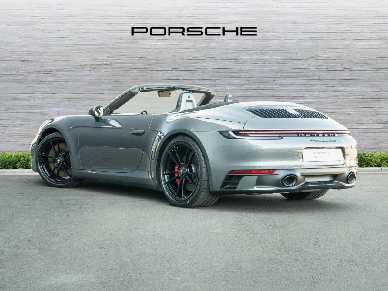 Porsche 911 view 3