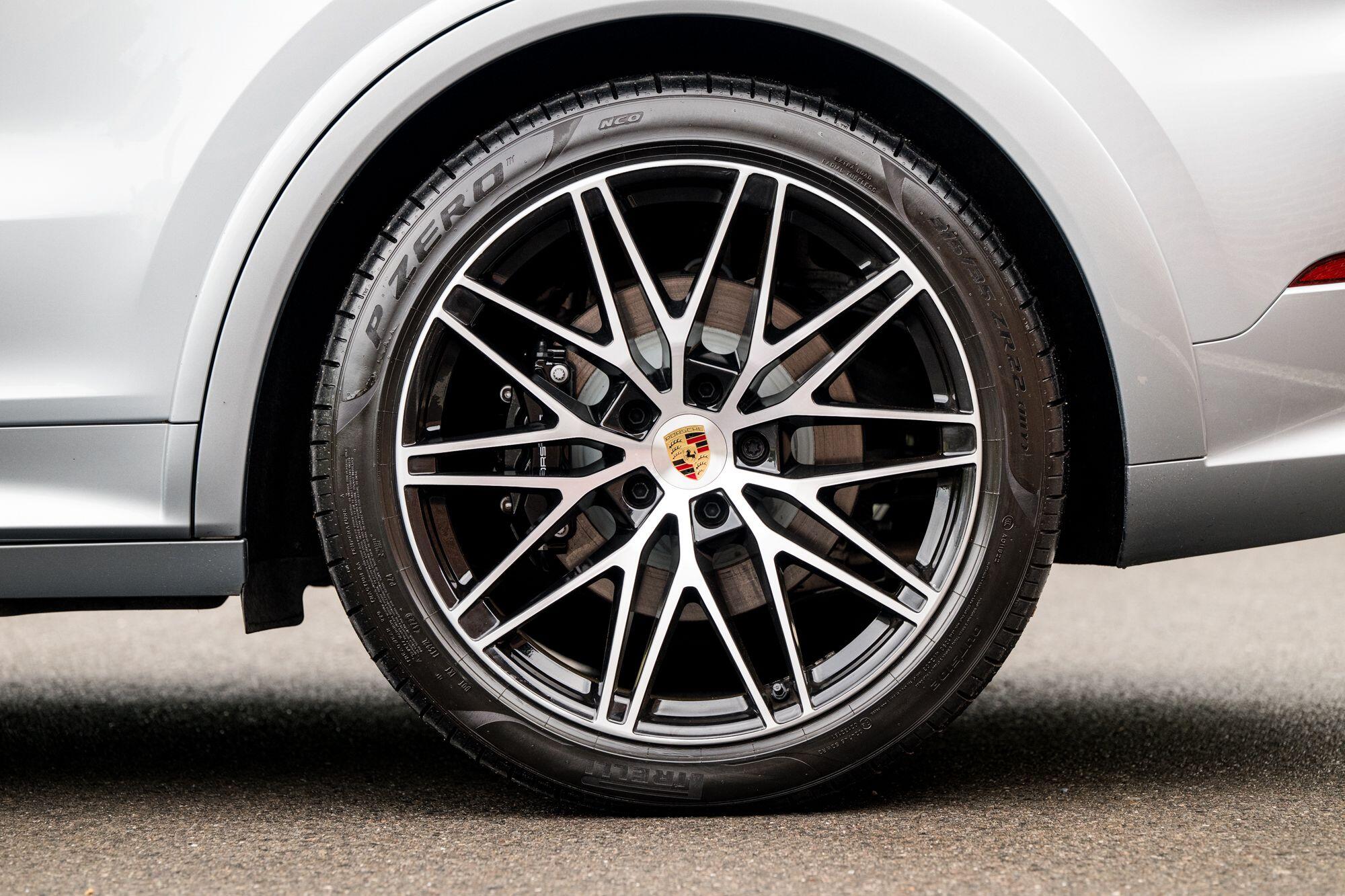 Porsche Cayenne view 25