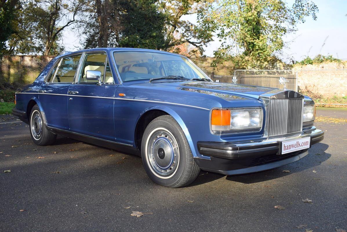Rolls-Royce Silver Spirit view 30