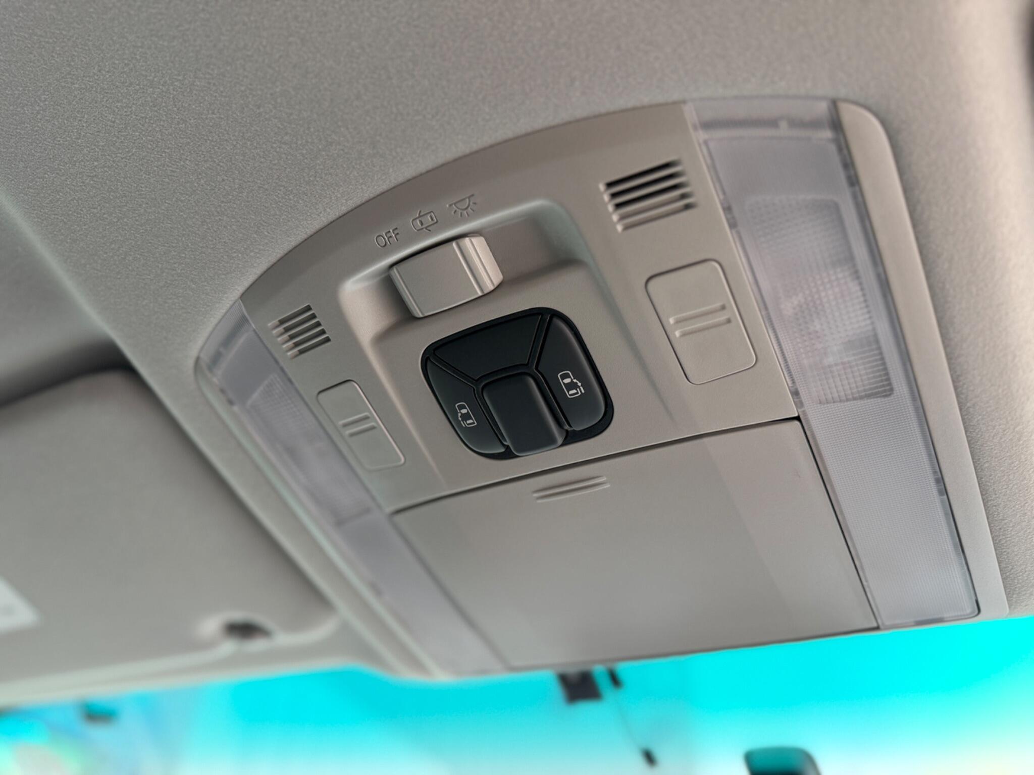Toyota Vellfire view 40