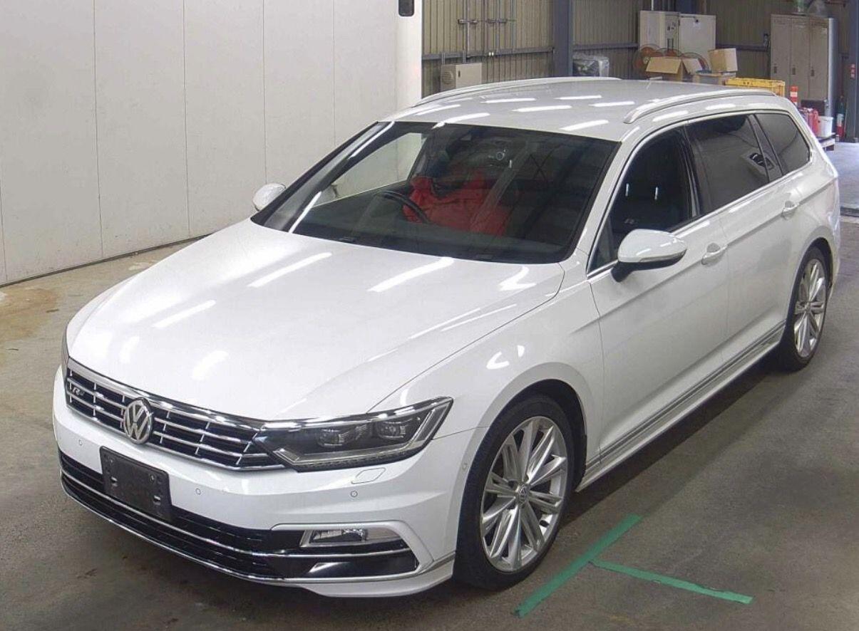 Volkswagen Passat view 2