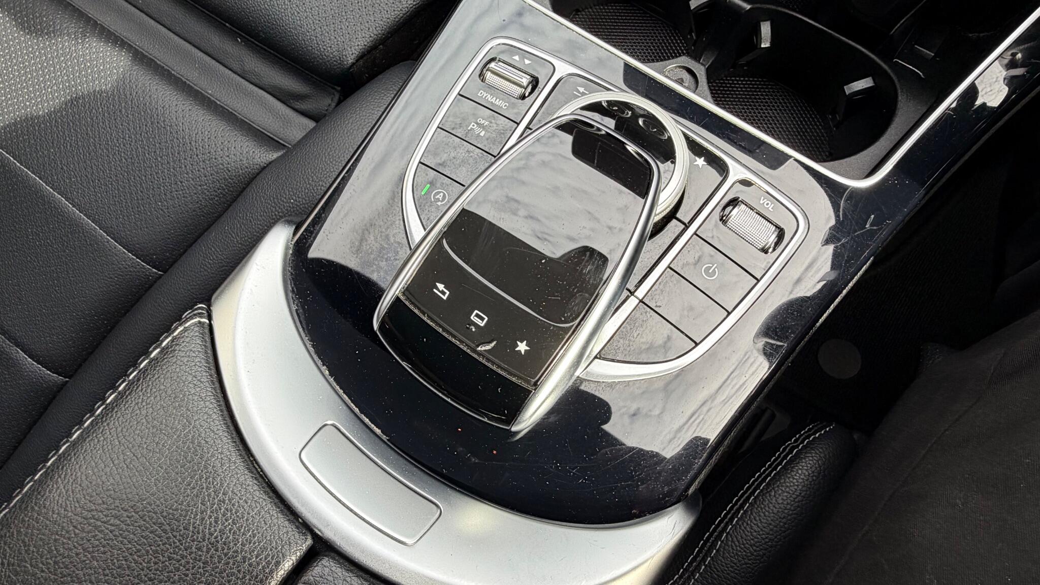 Mercedes-Benz C-Class view 28