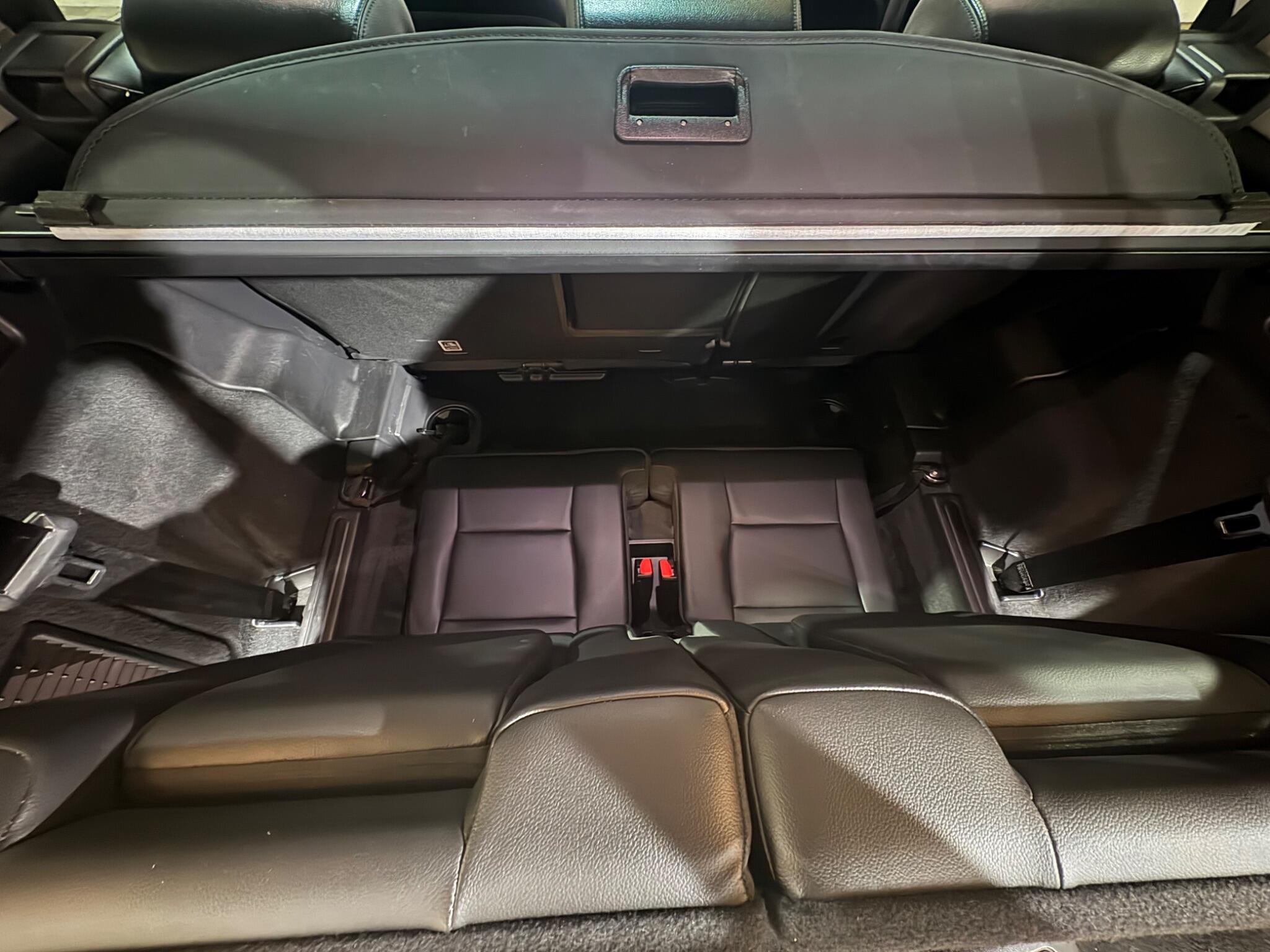 Land Rover Discovery Sport view 30