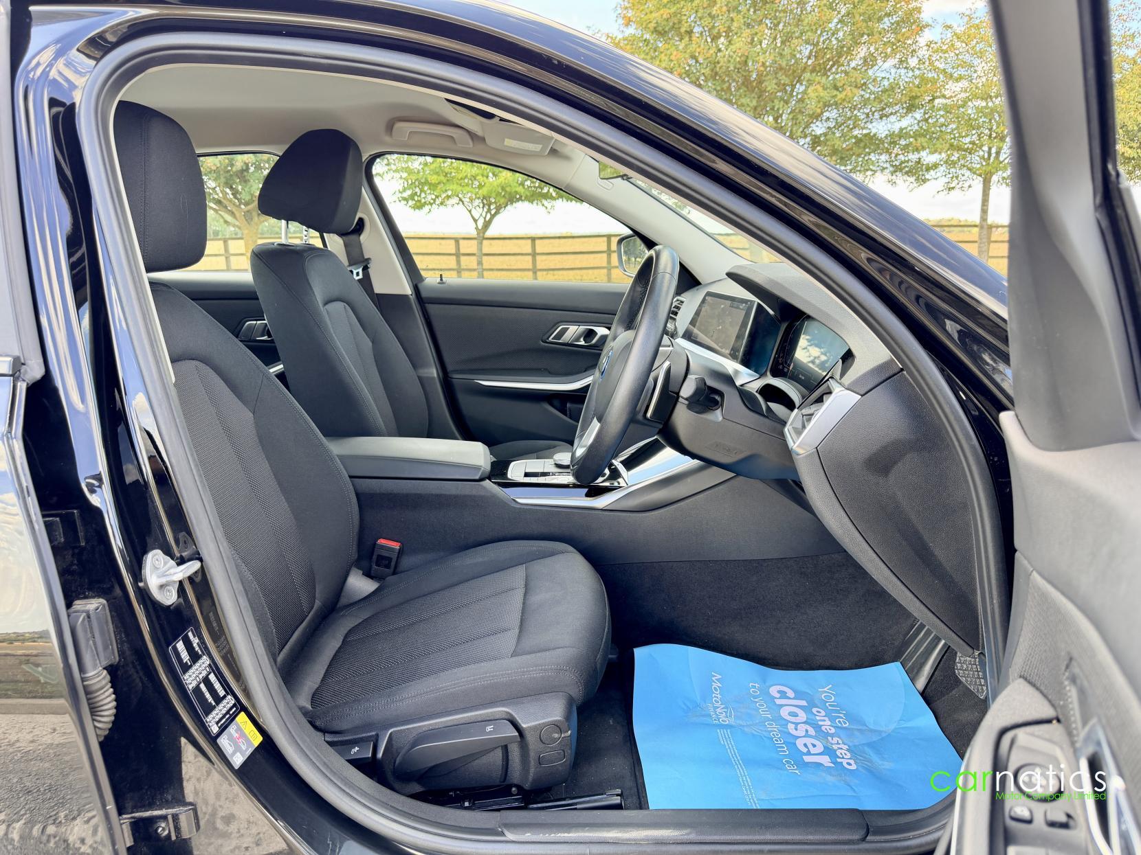 BMW 3 Series view 24
