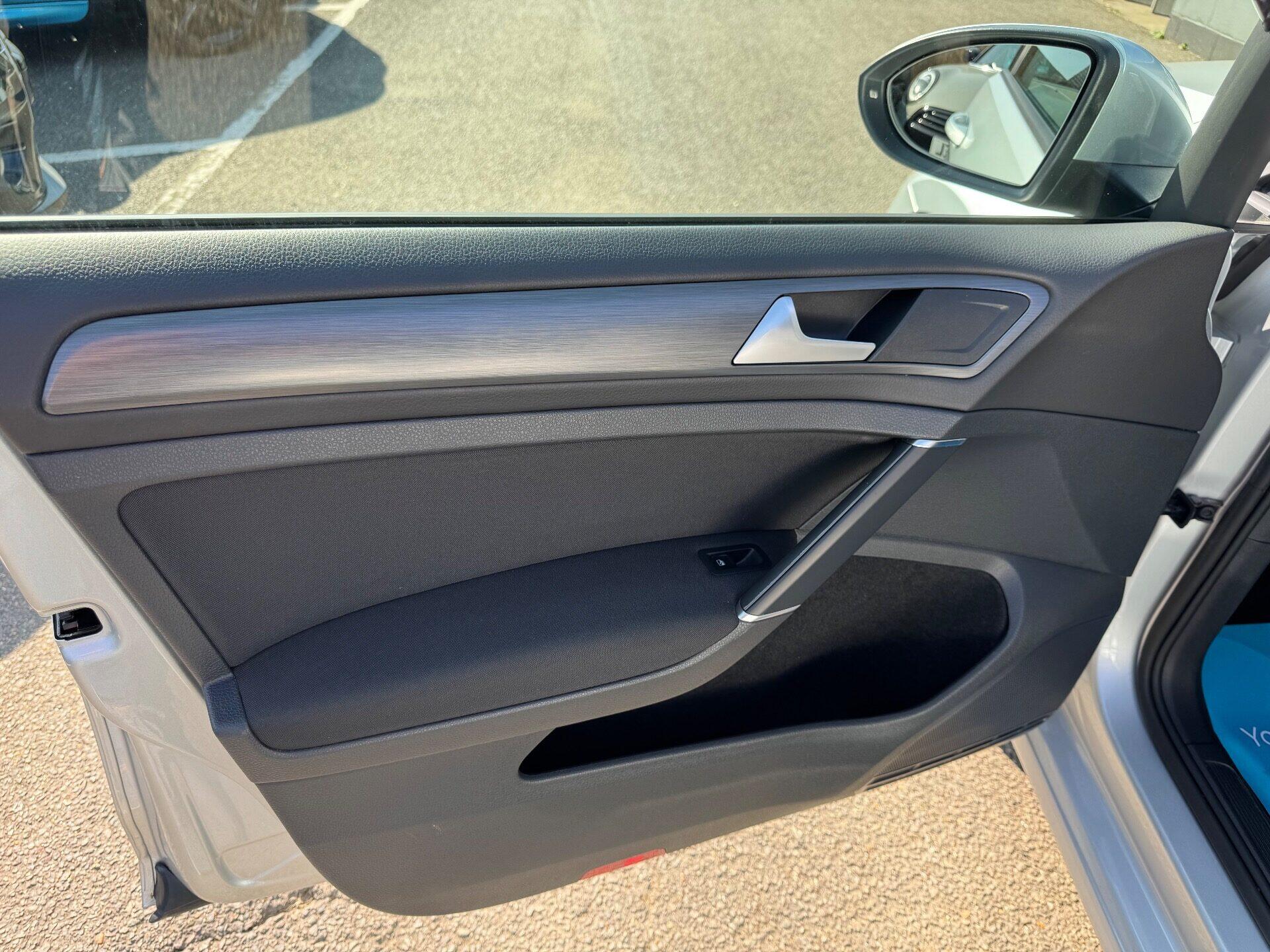 Volkswagen Golf view 8
