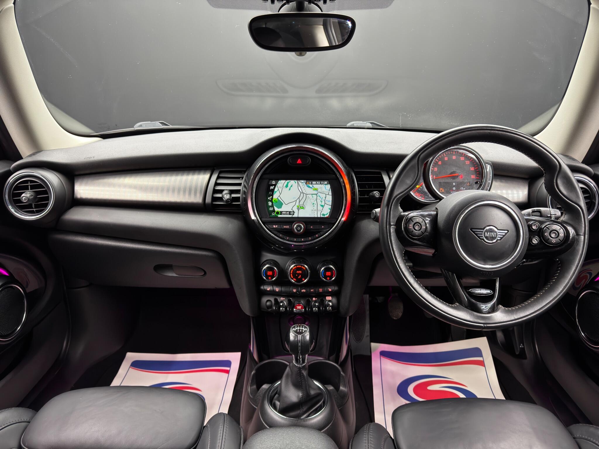 MINI Hatch view 10