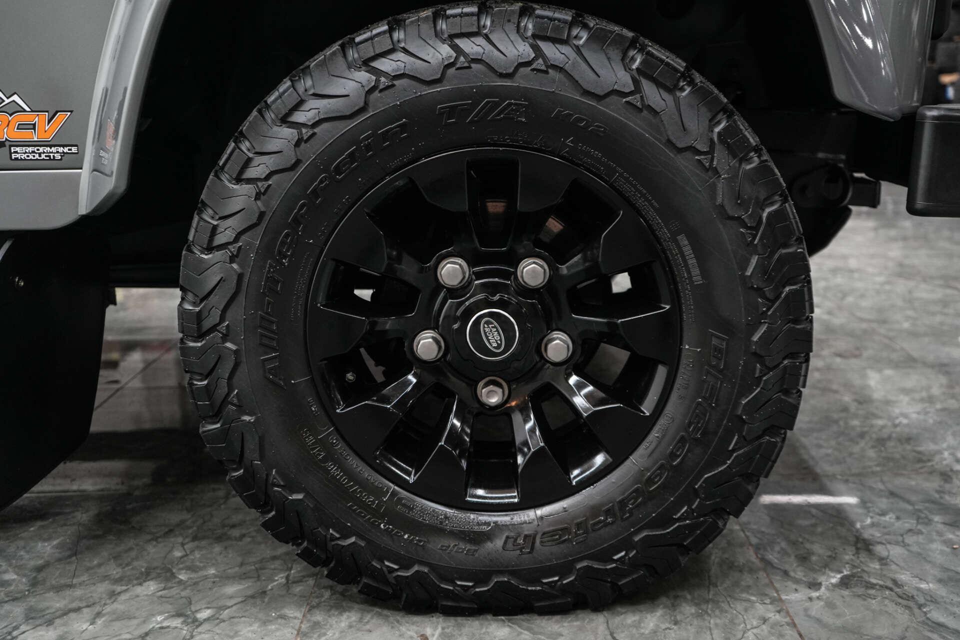 Land Rover Defender 90 view 7