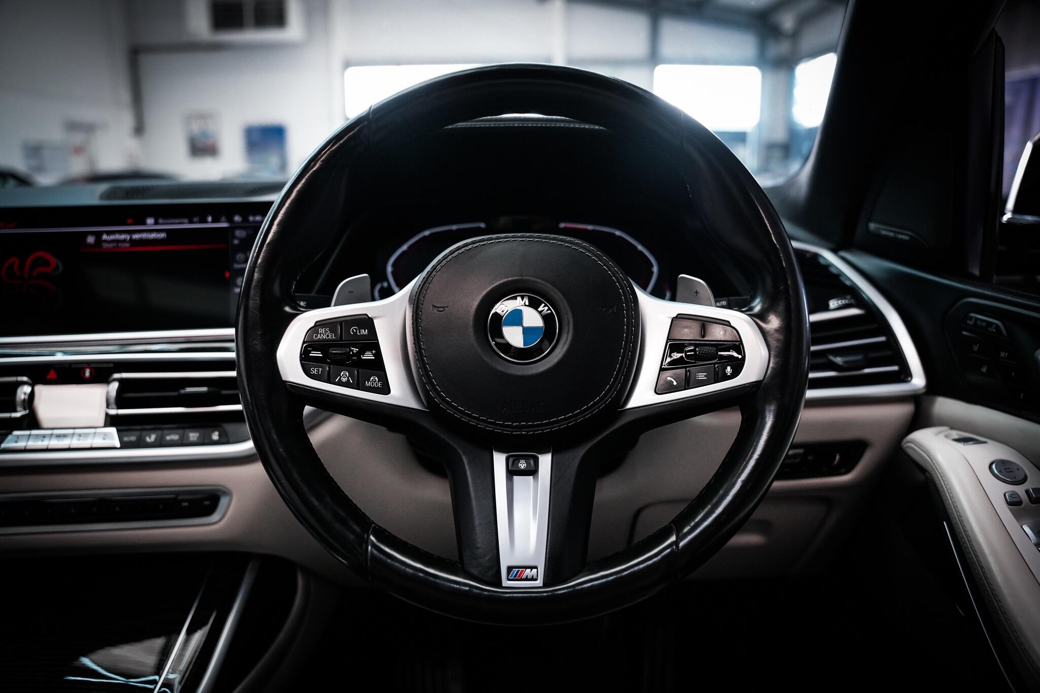 BMW X7 view 19