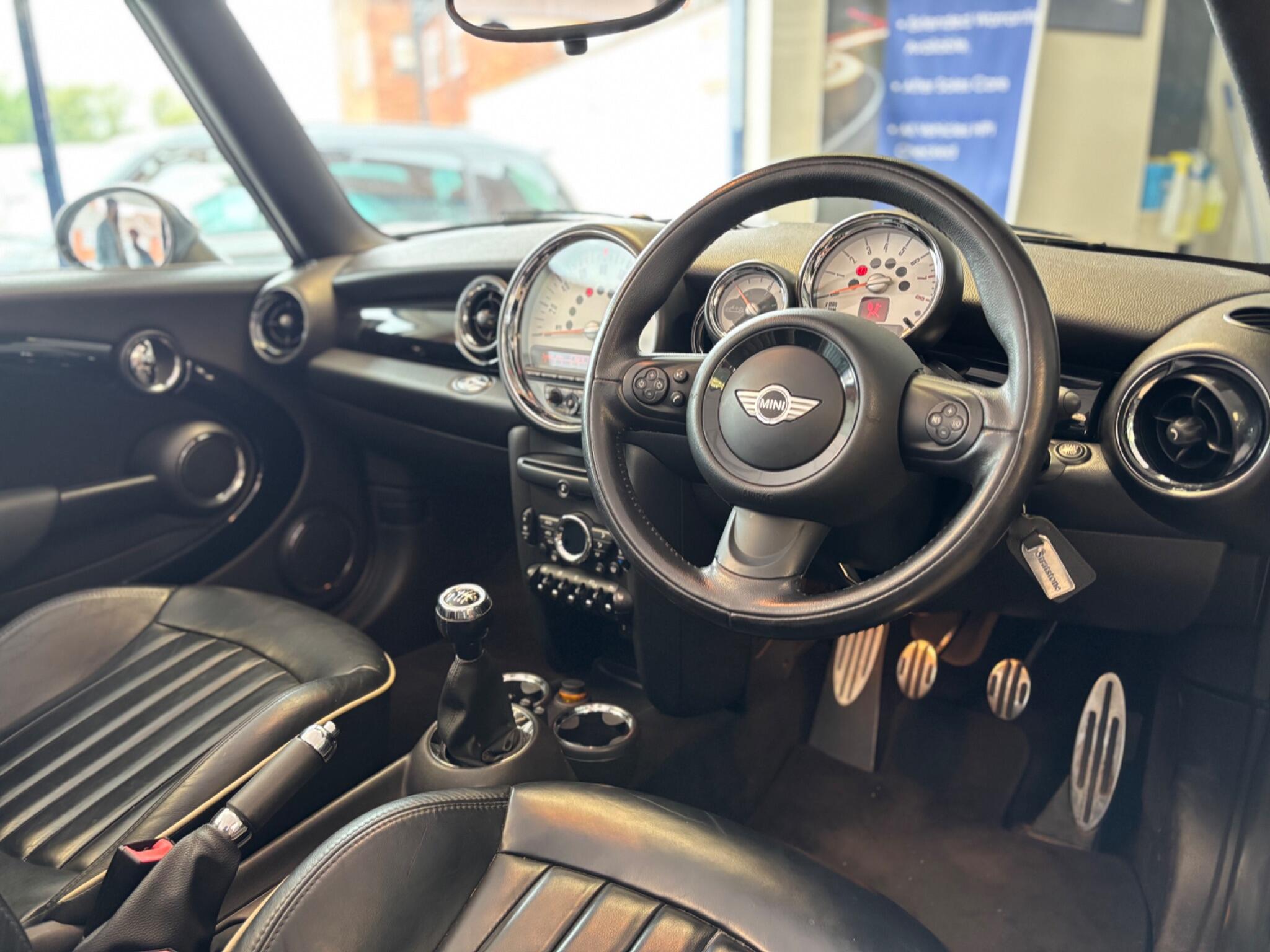 Mini Convertible view 12