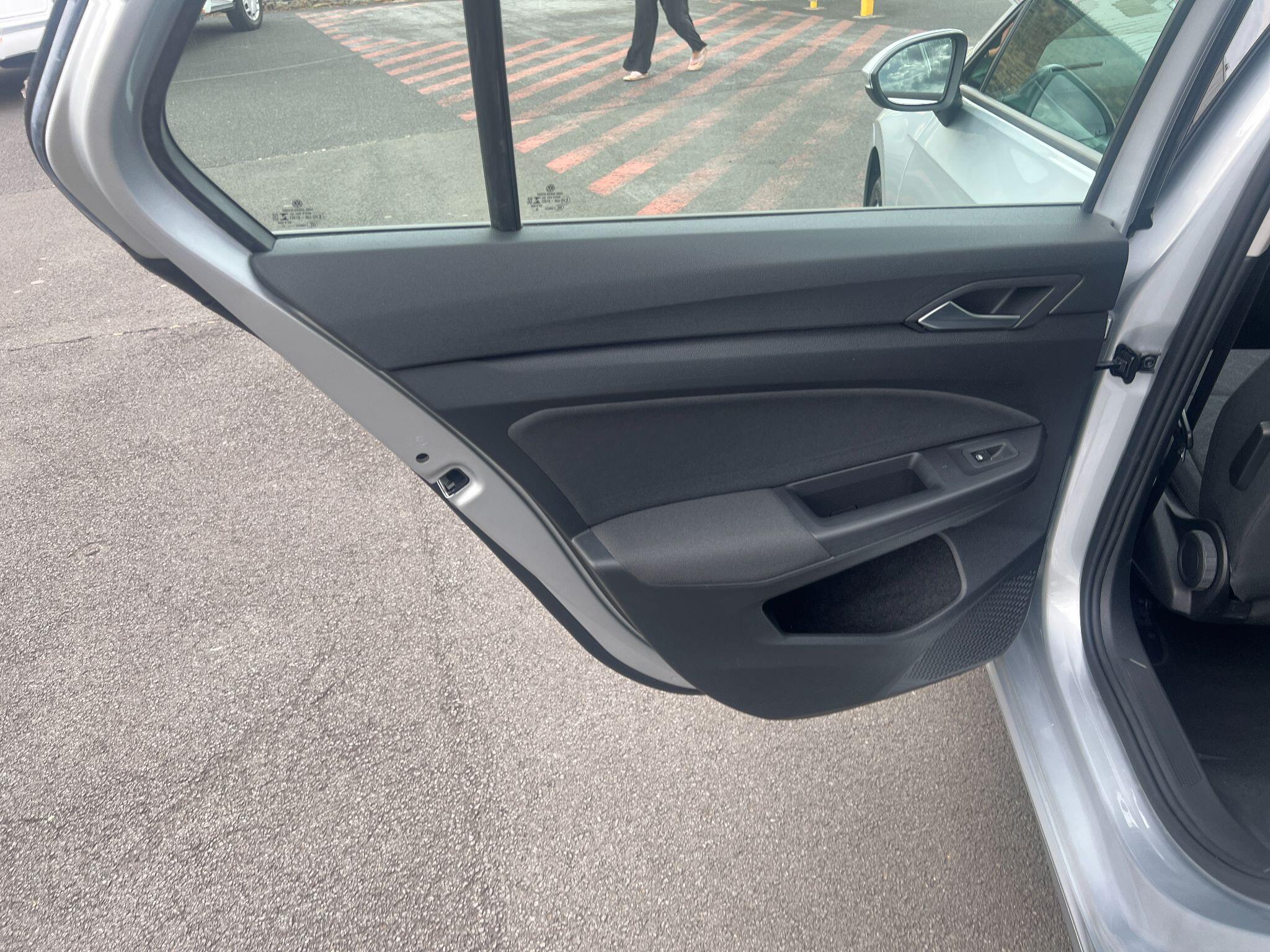 Volkswagen Golf view 21