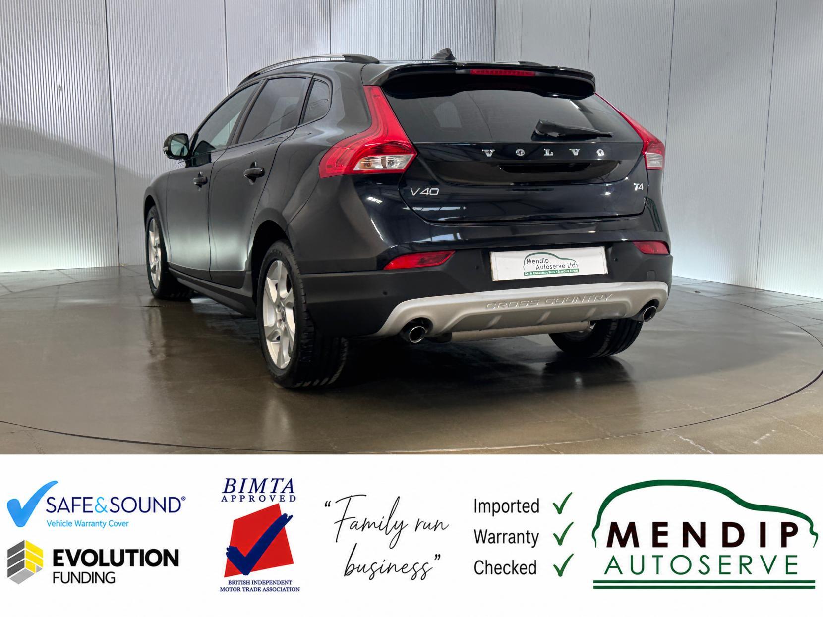 Volvo V40 Cross Country view 13