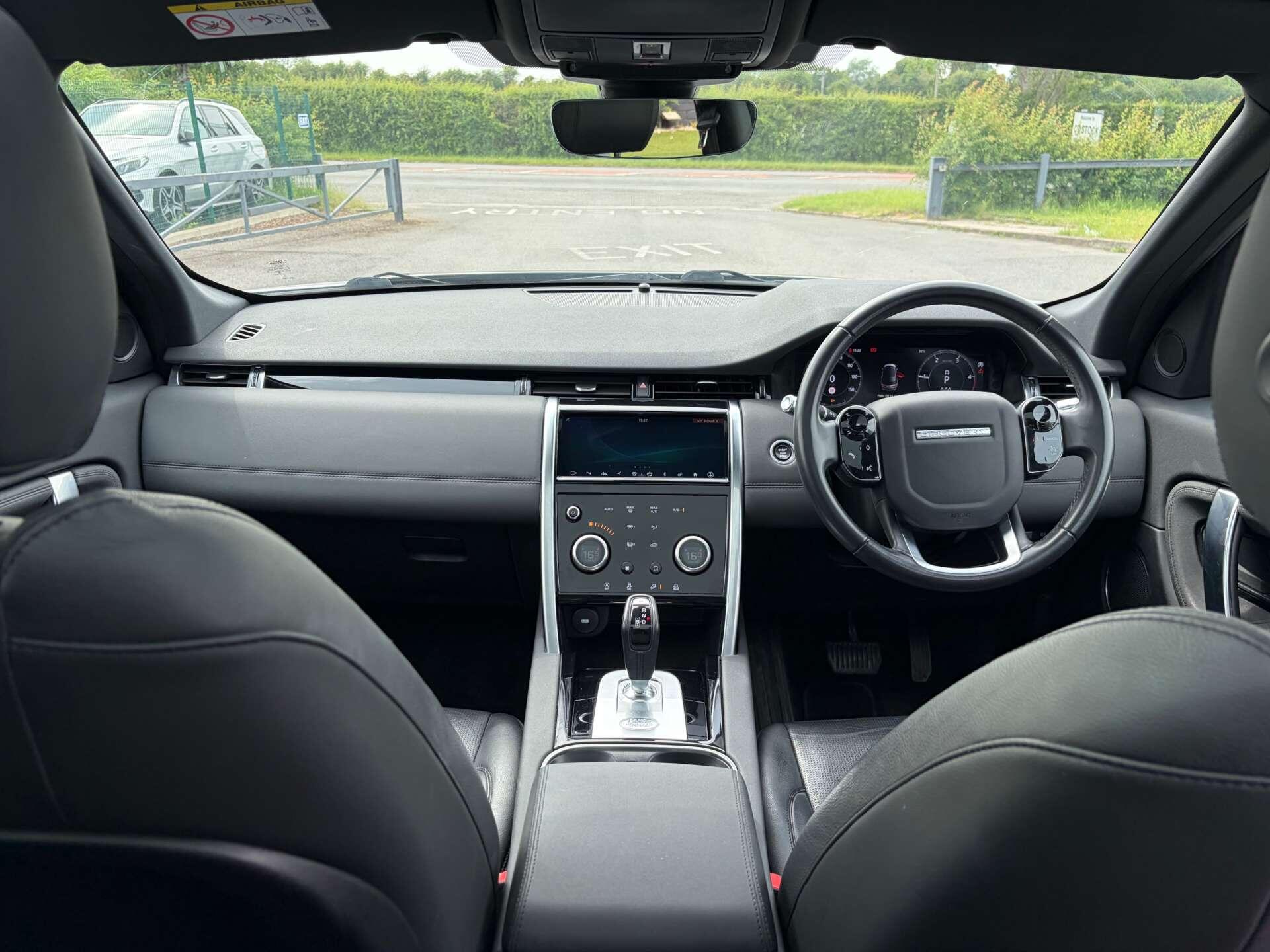 Land Rover Discovery Sport view 35