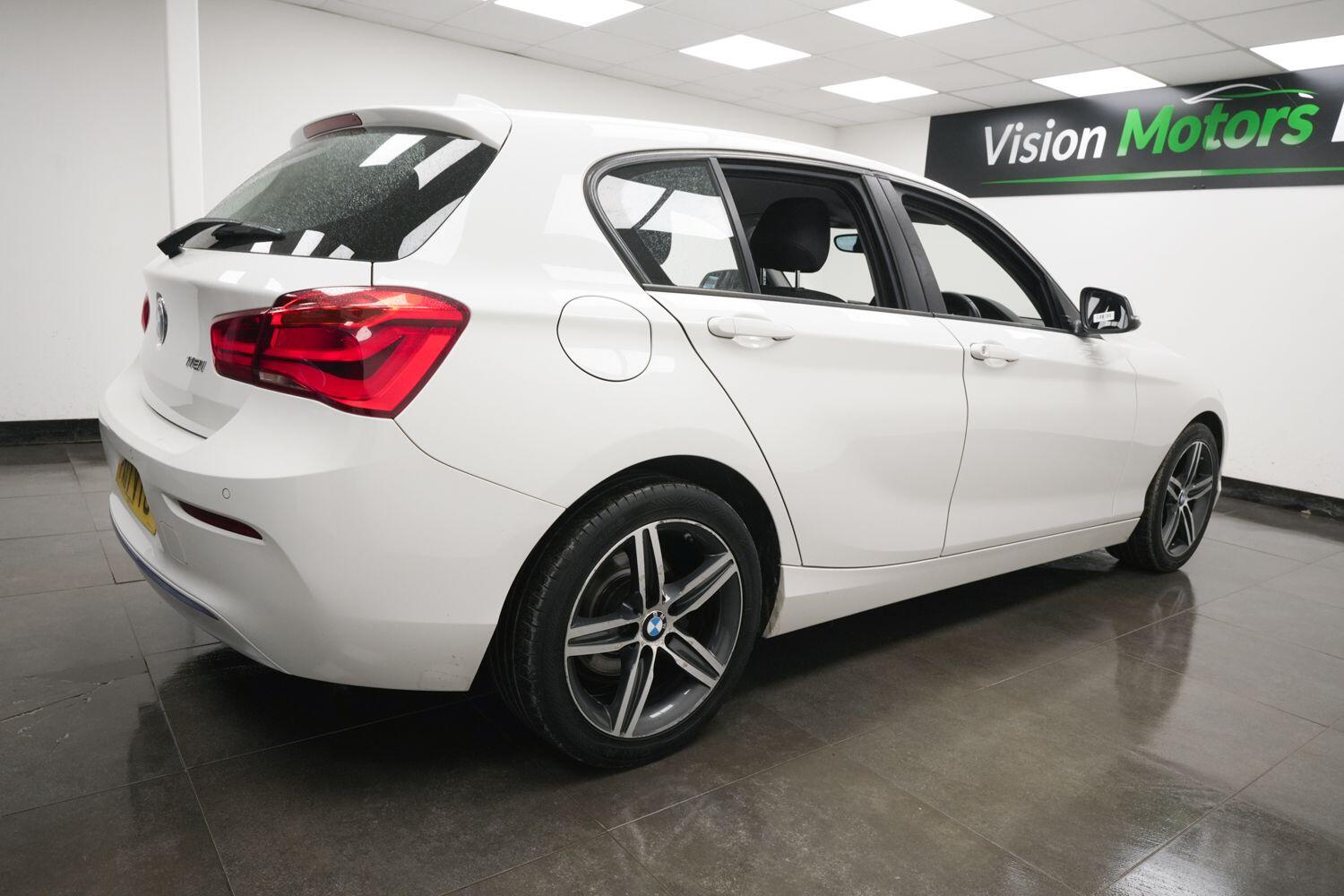 BMW 1 Series view 4