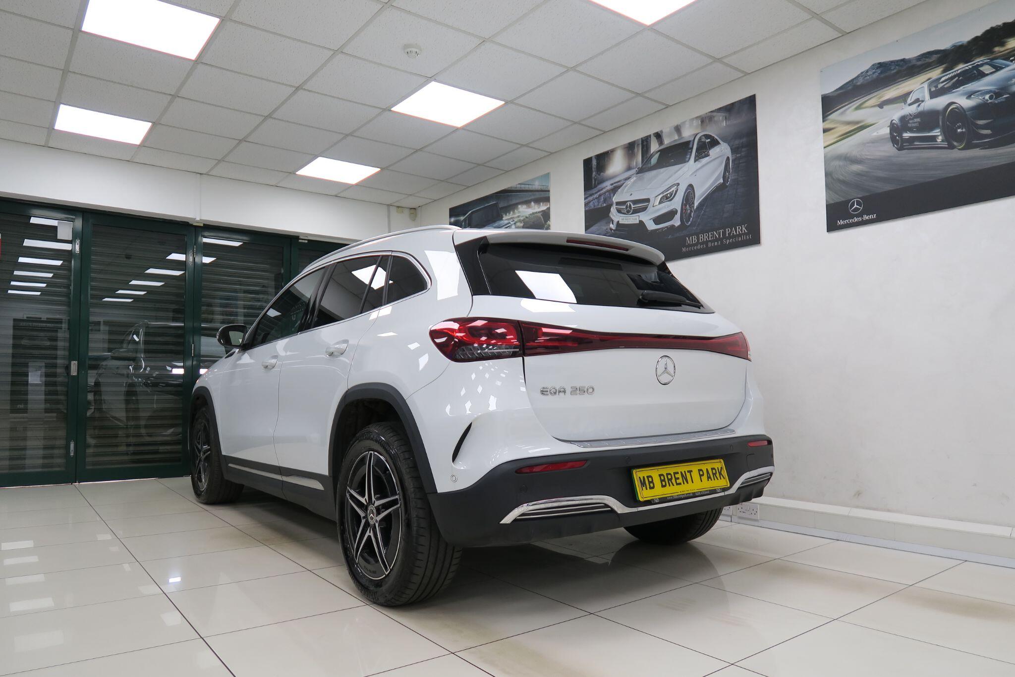 Mercedes-Benz EQA view 5
