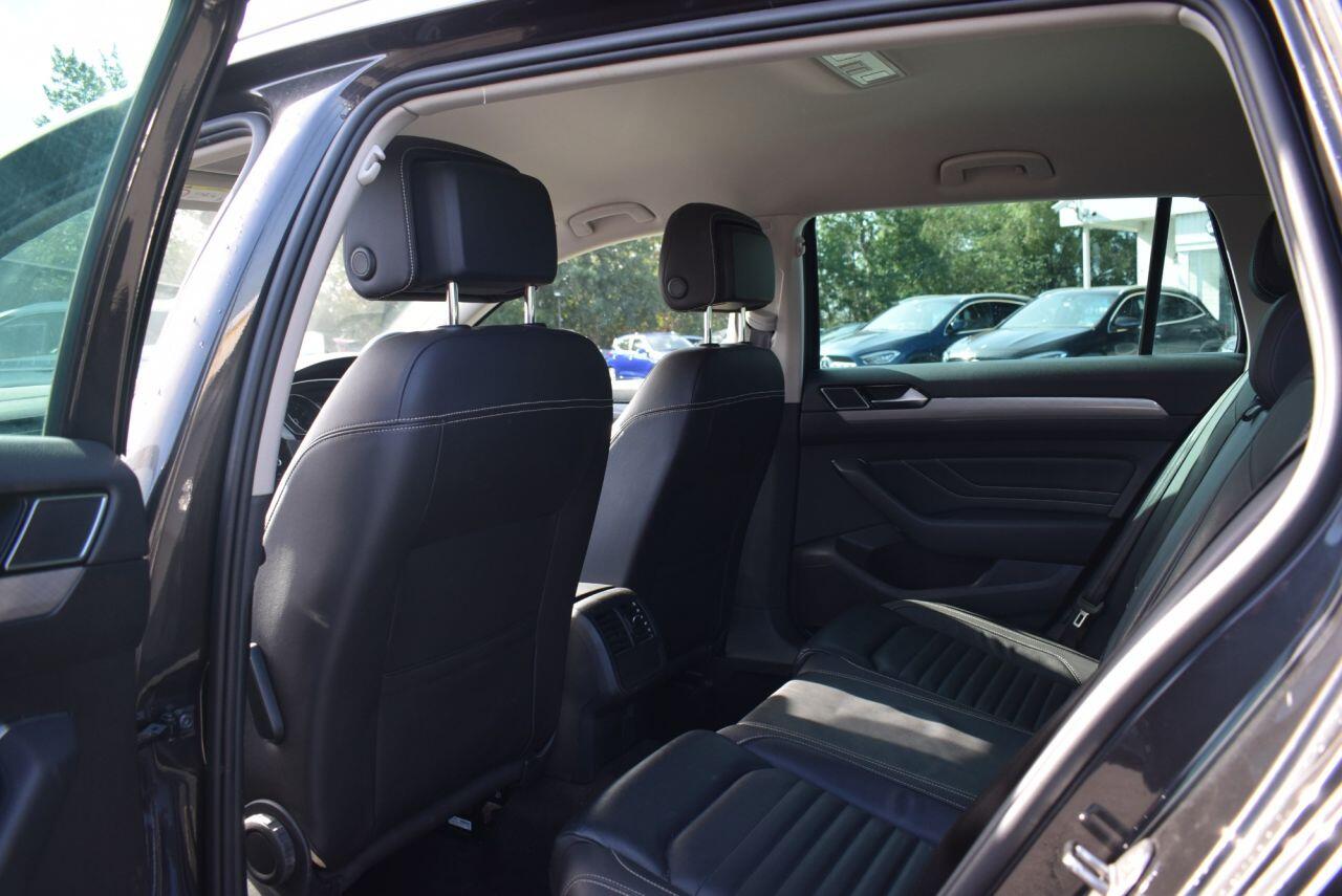 Volkswagen Passat view 12