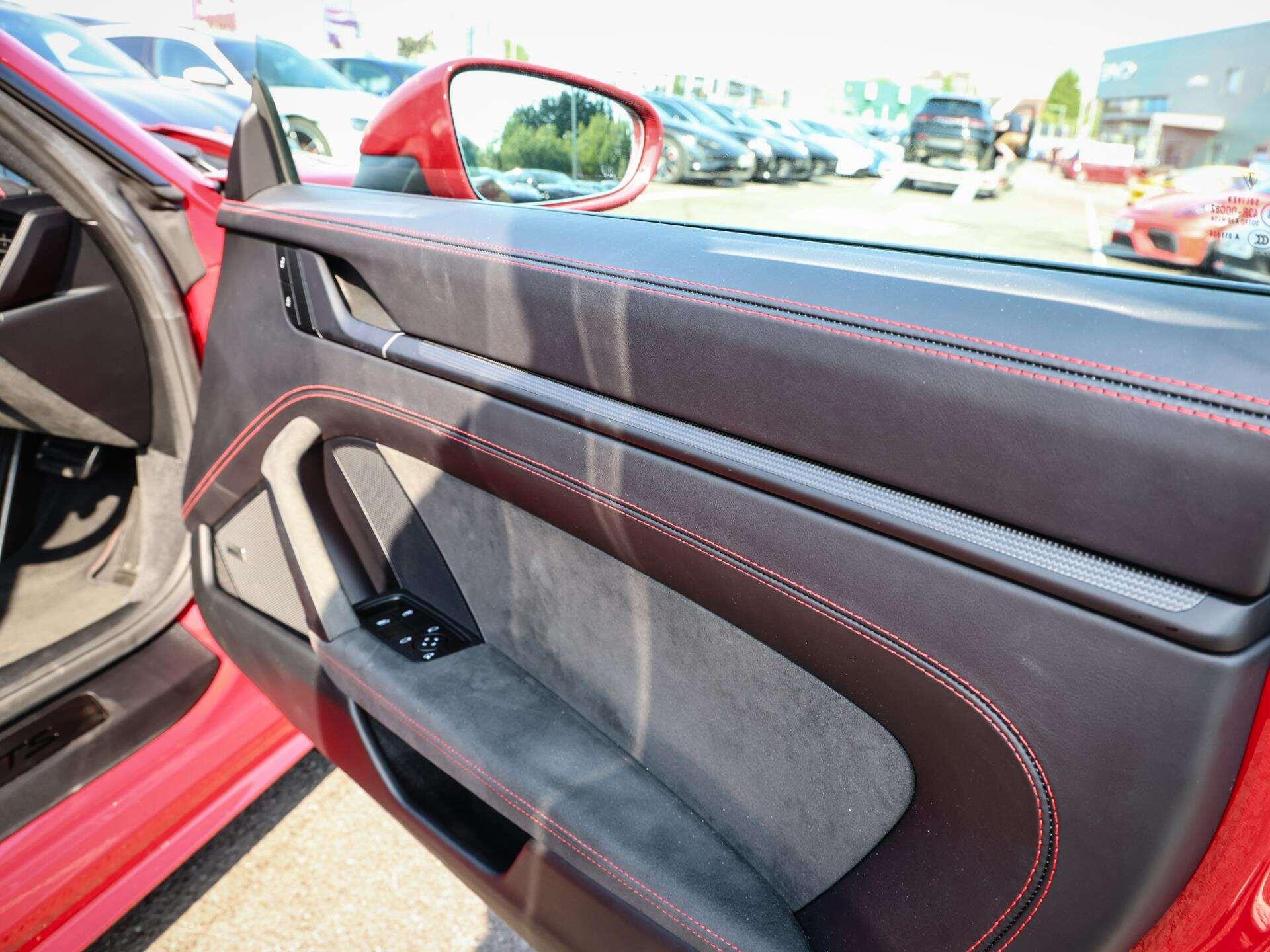 Porsche 911 view 27