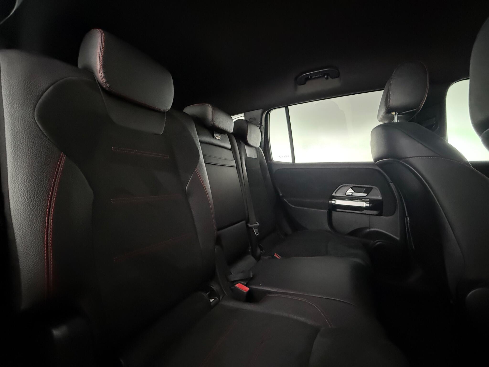 Mercedes-Benz GLB view 33