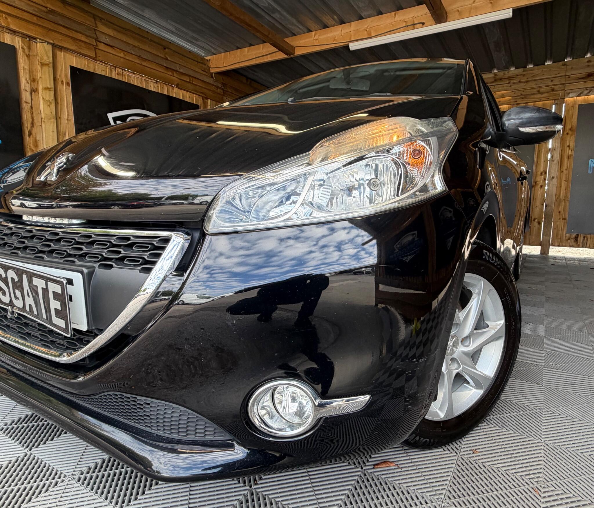 Peugeot 208 view 7