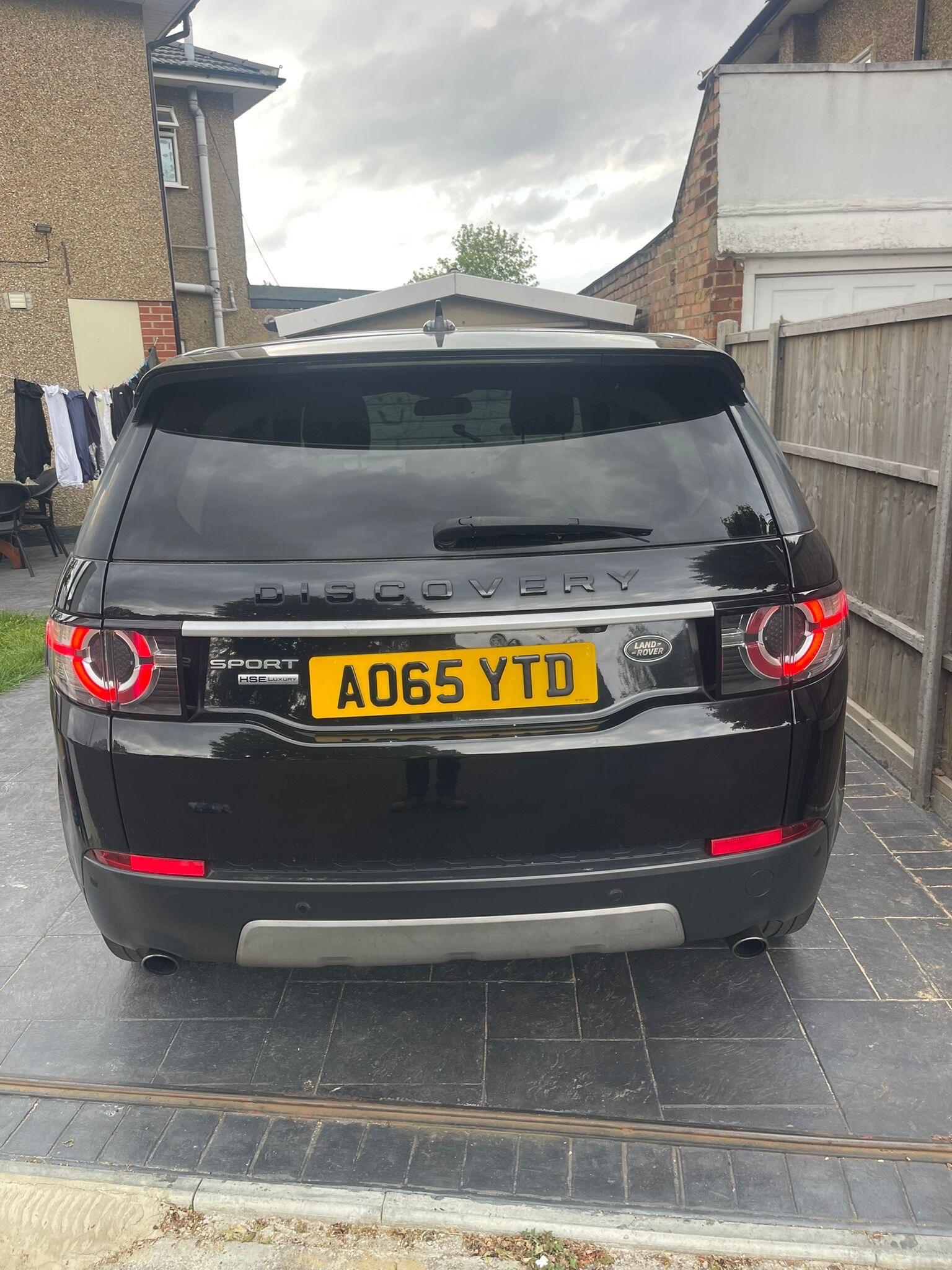 Land Rover Discovery Sport view 3