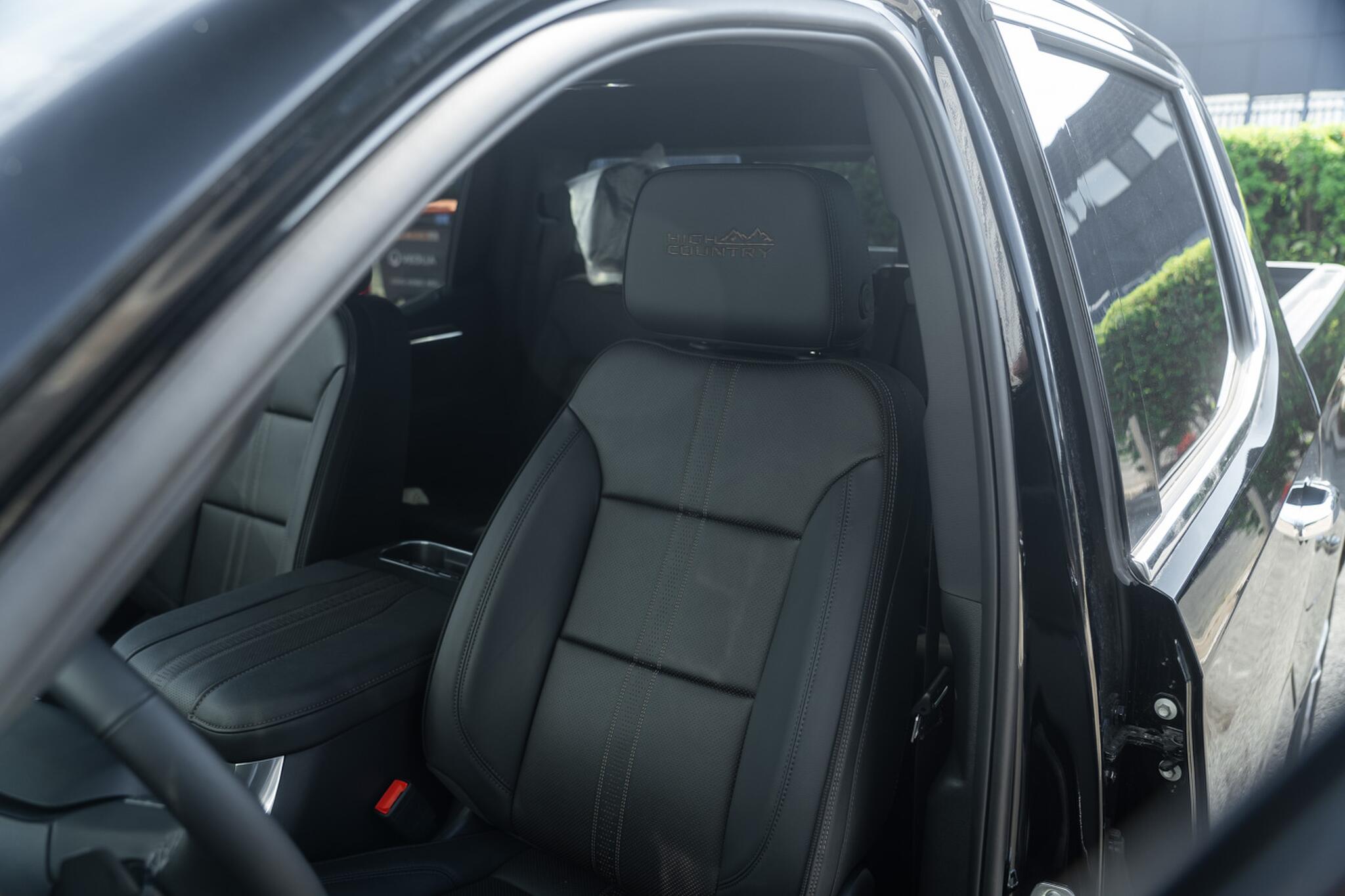 Chevrolet Silverado view 32