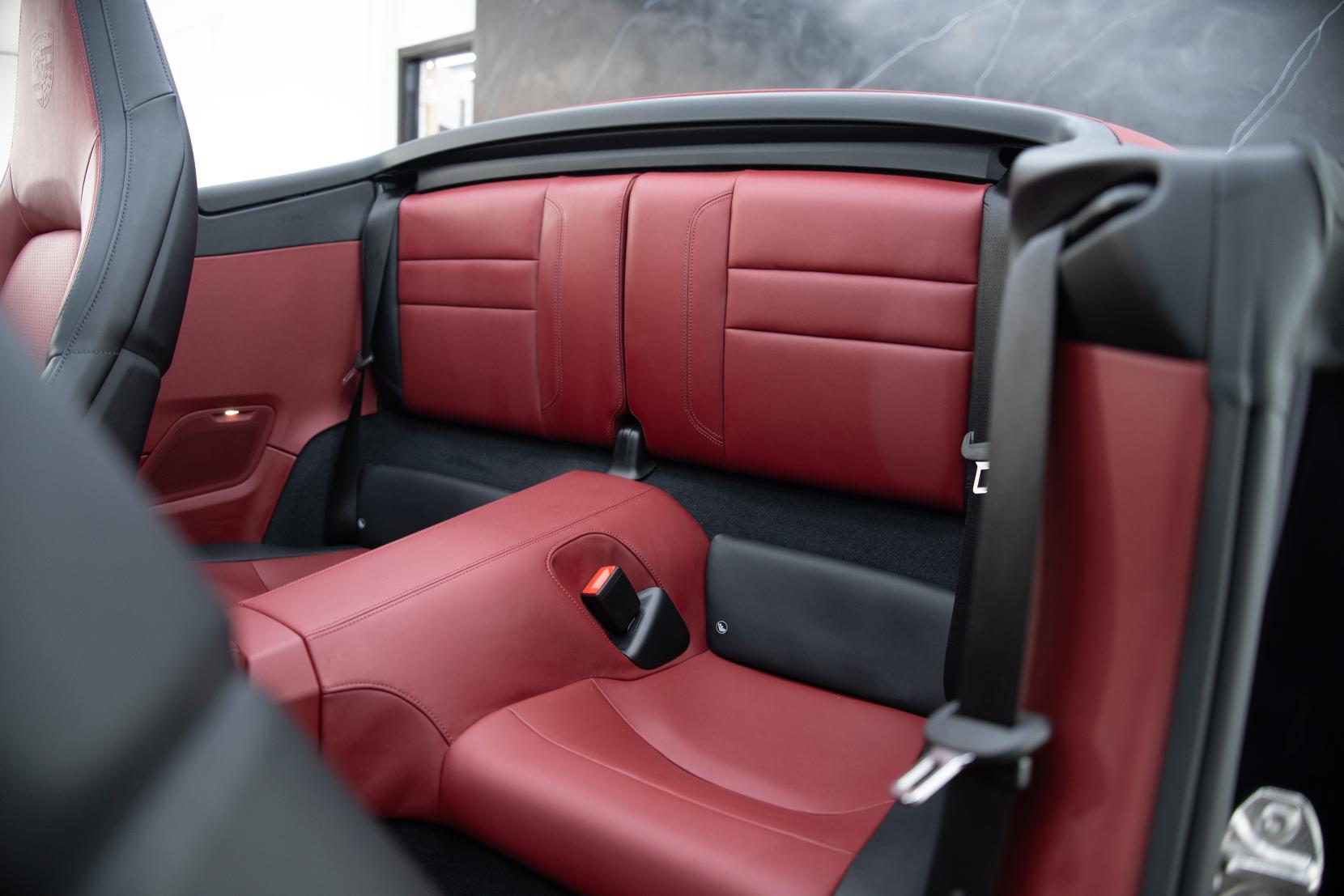 Porsche 911 view 12