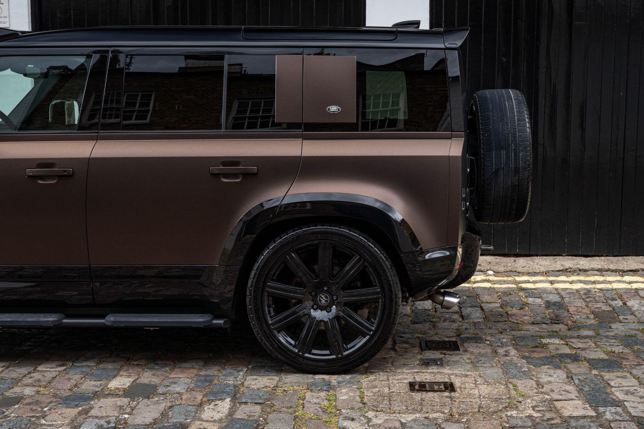 Land Rover Defender view 38