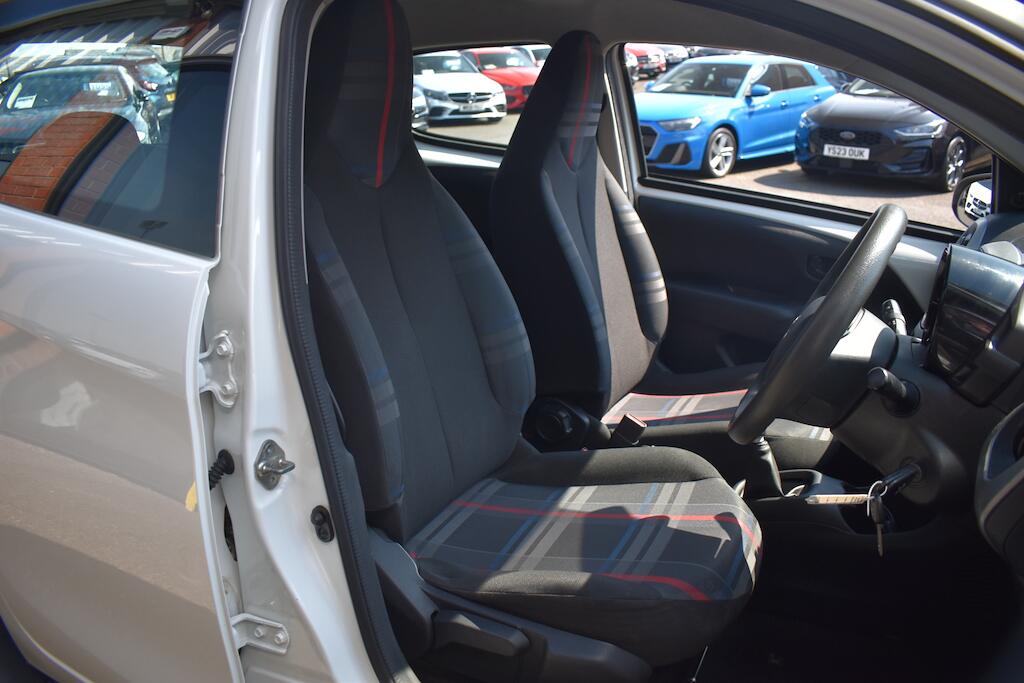 Peugeot 108 view 9