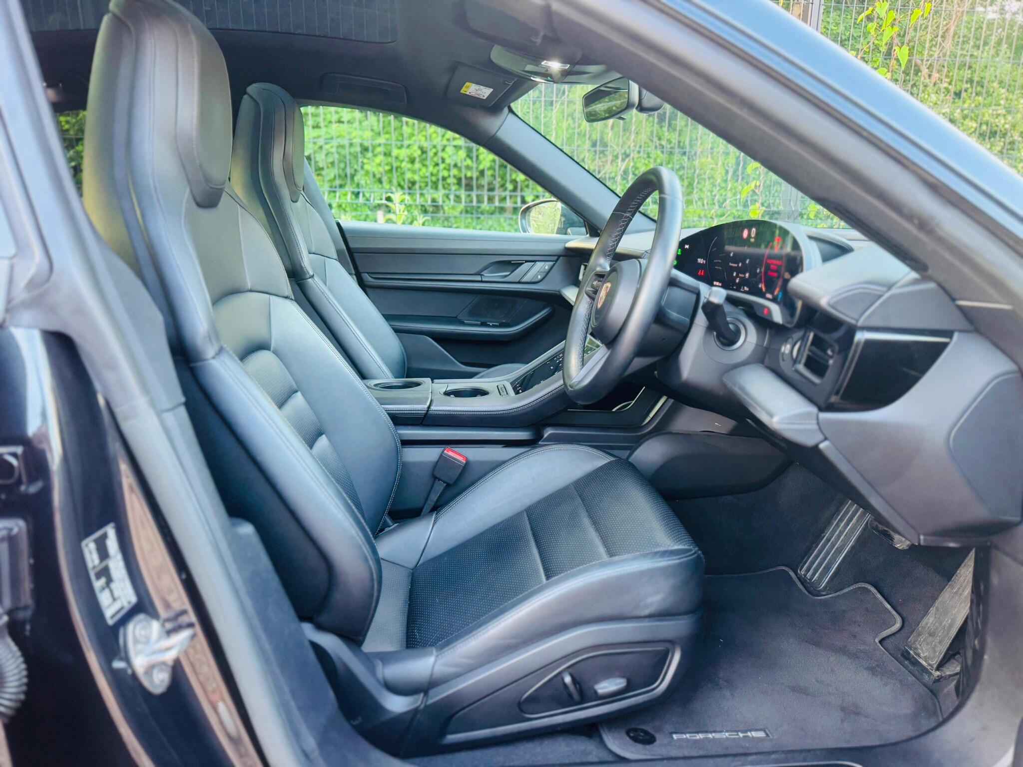 Porsche Taycan view 10