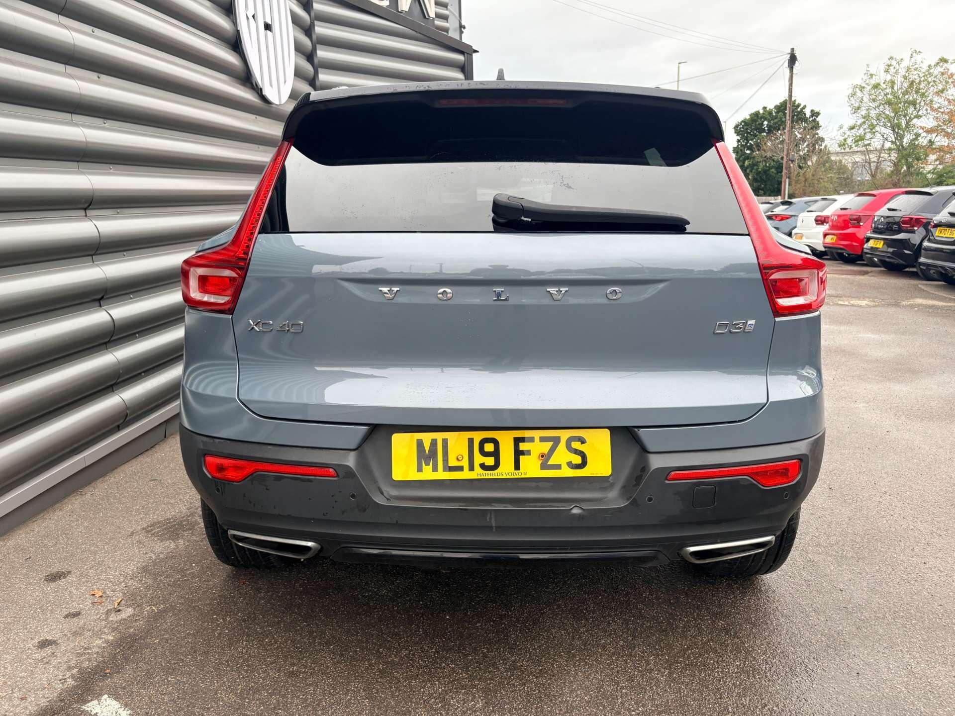 Volvo XC40 view 5