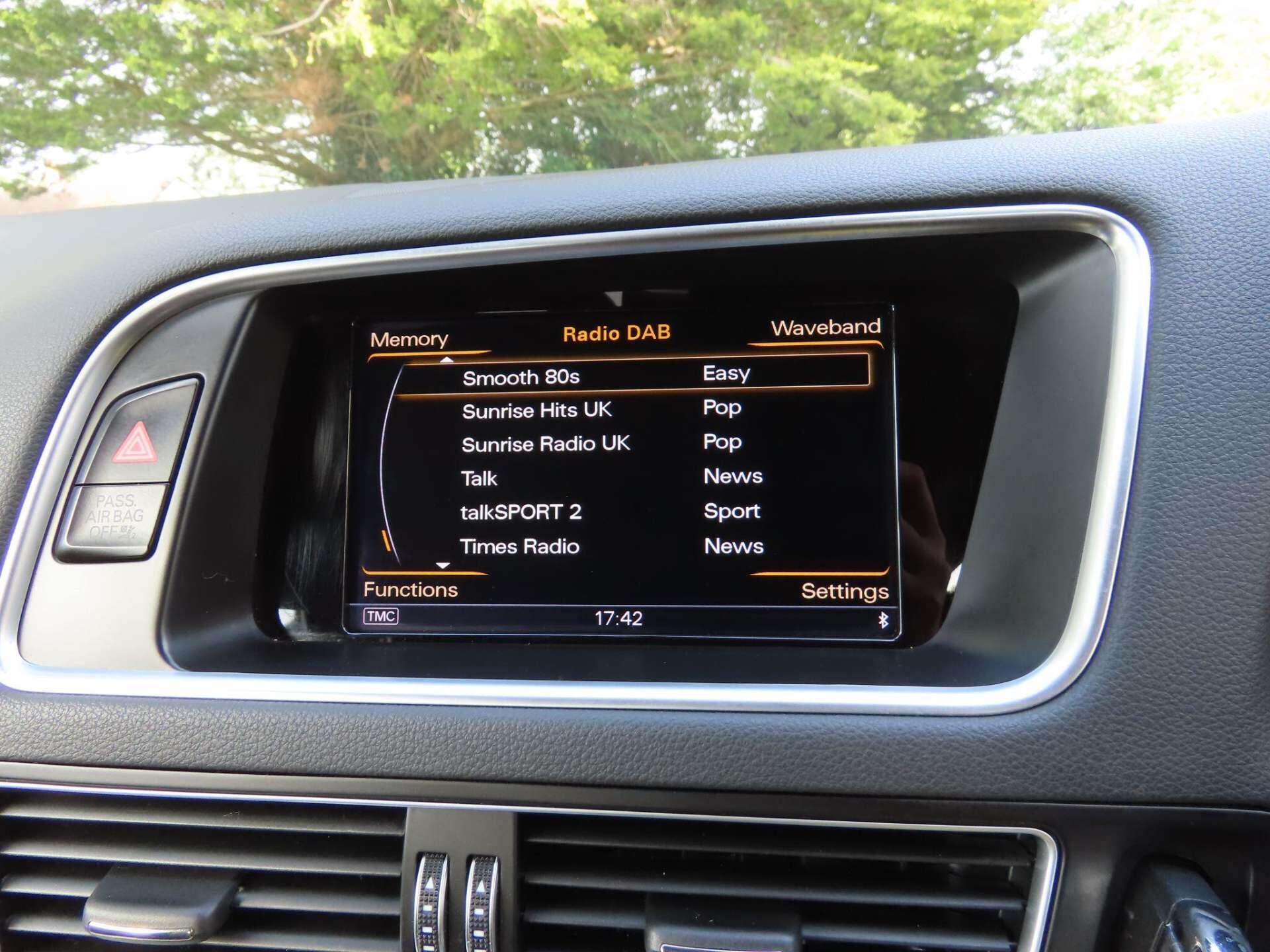 Audi SQ5 view 11
