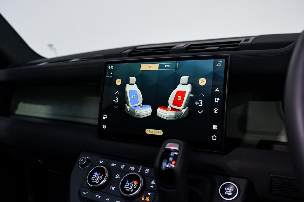 Land Rover Defender view 25