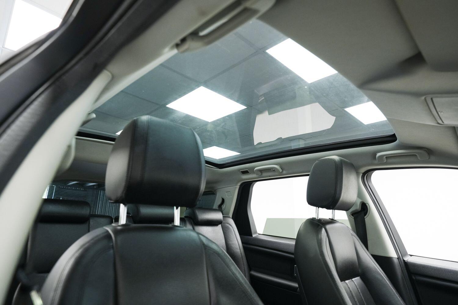 Land Rover Discovery Sport view 13