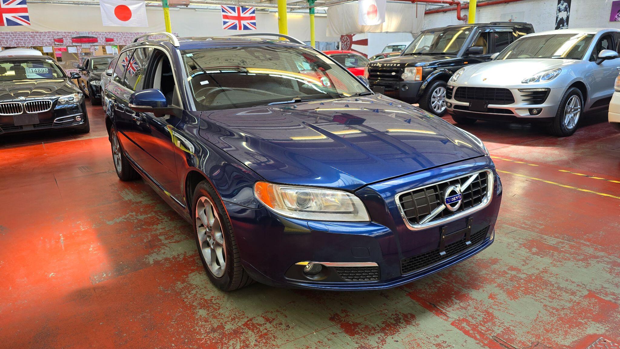 Volvo V70 view 2