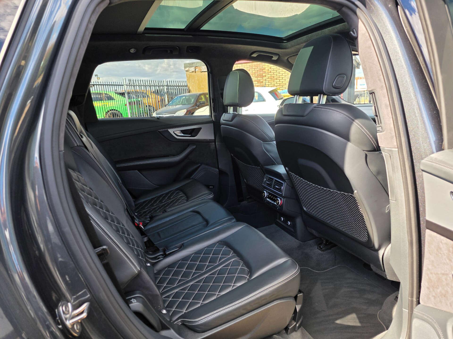 Audi SQ7 view 37