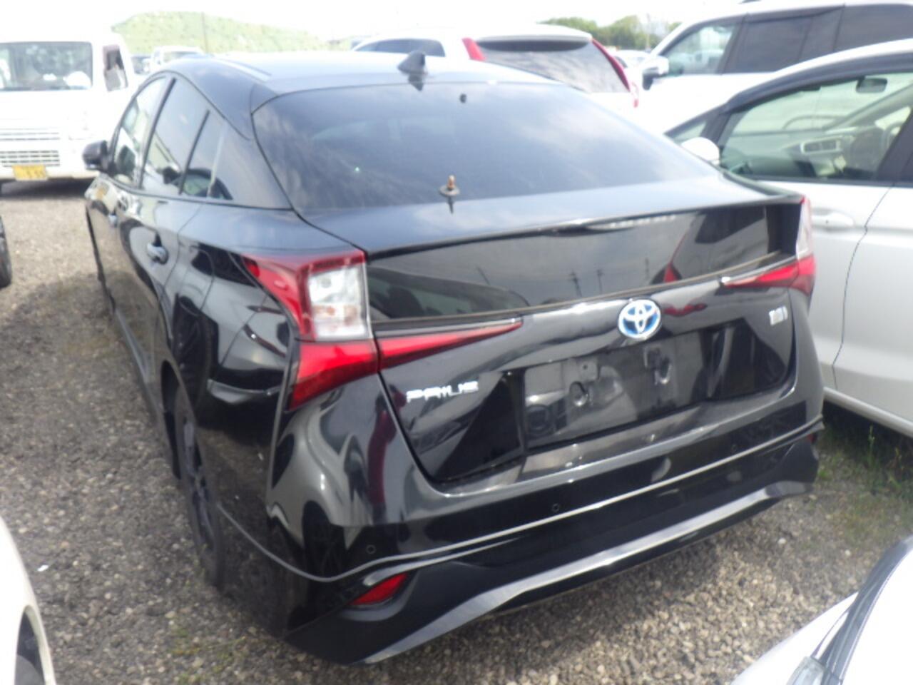 Toyota Prius view 4