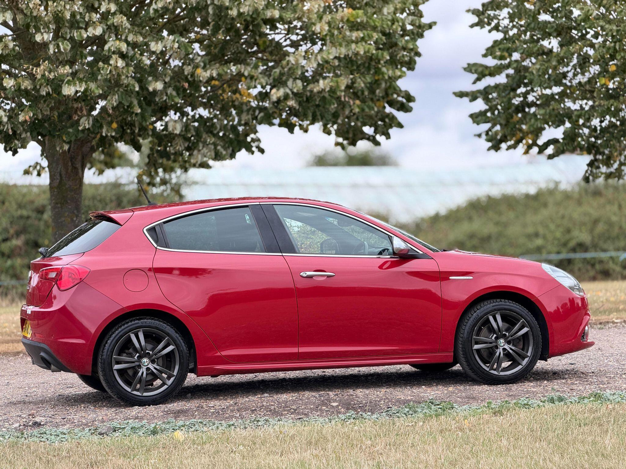 Alfa Romeo Giulietta view 4