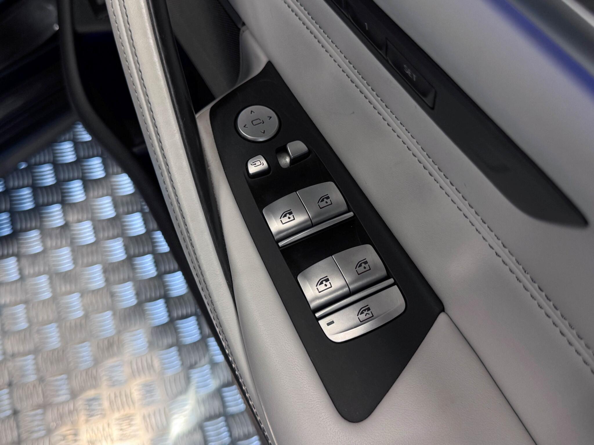BMW M5 view 14