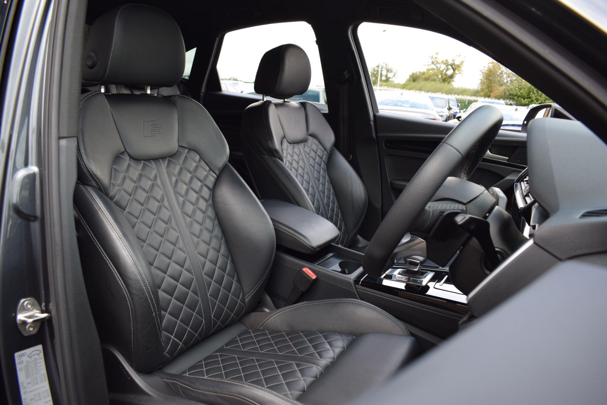 Audi Q5 view 13