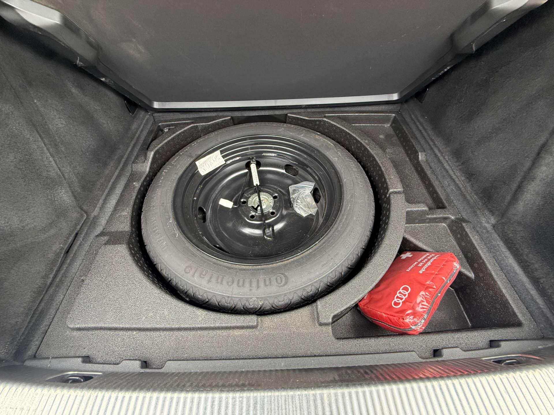 Audi Q3 view 30