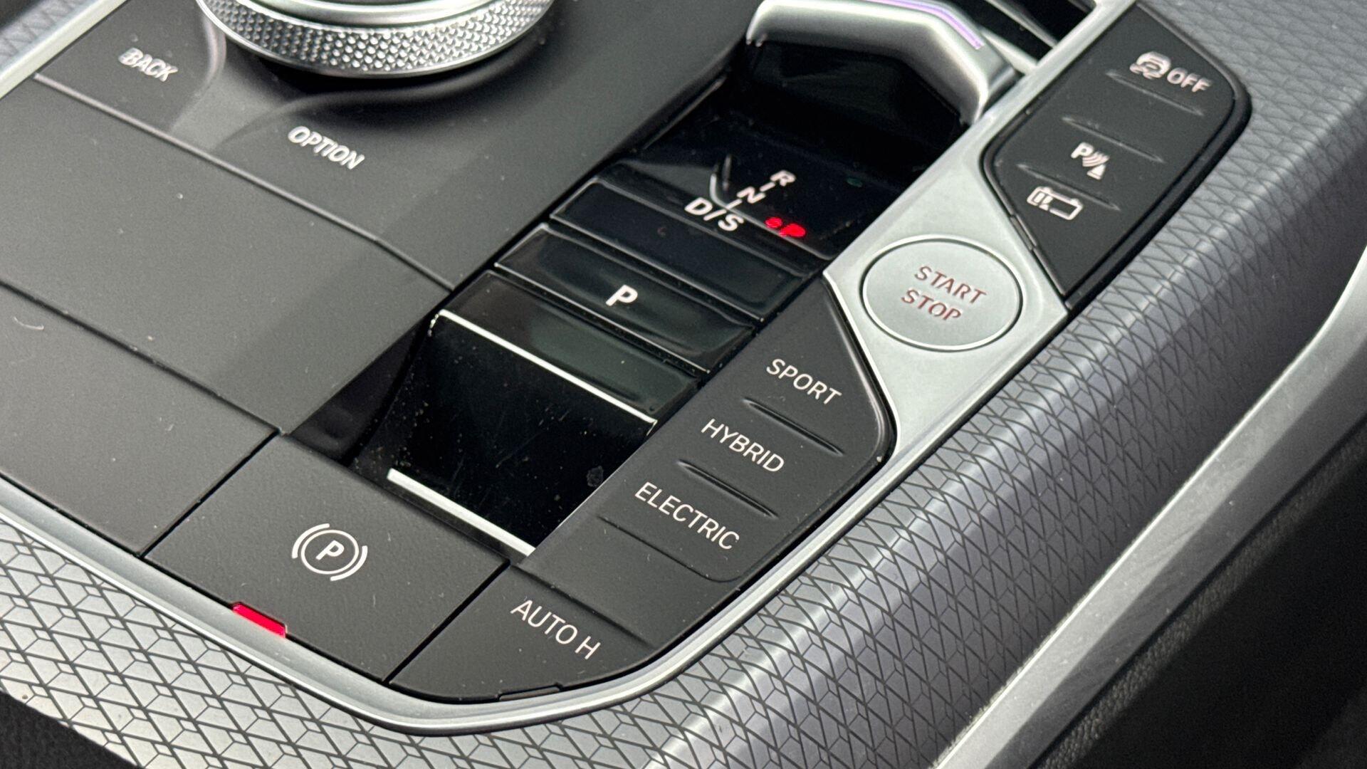 BMW 3 Series view 20