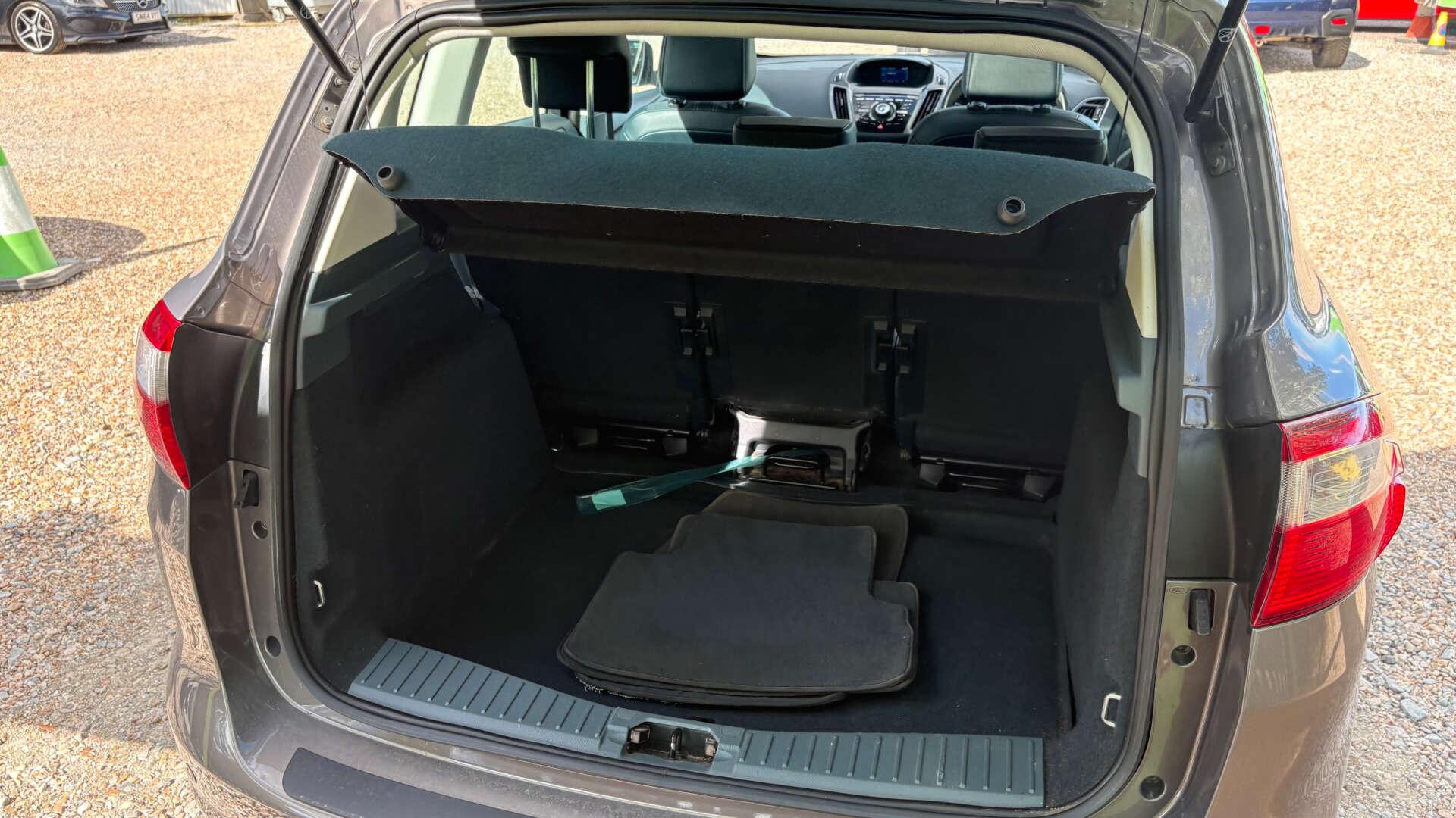 Ford C-Max view 39