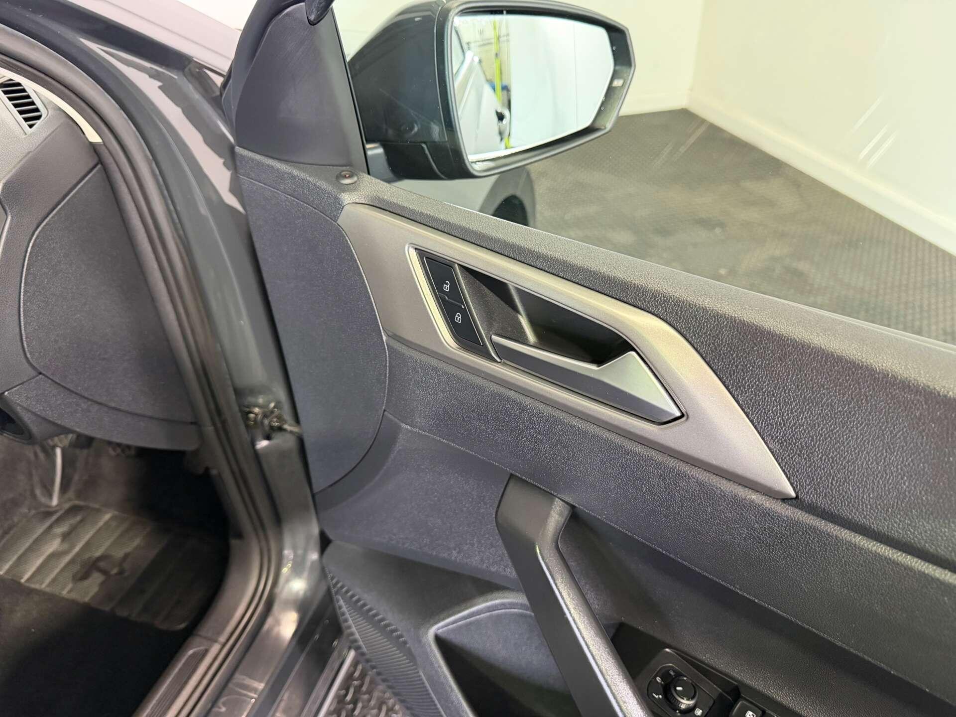 Volkswagen Polo view 22