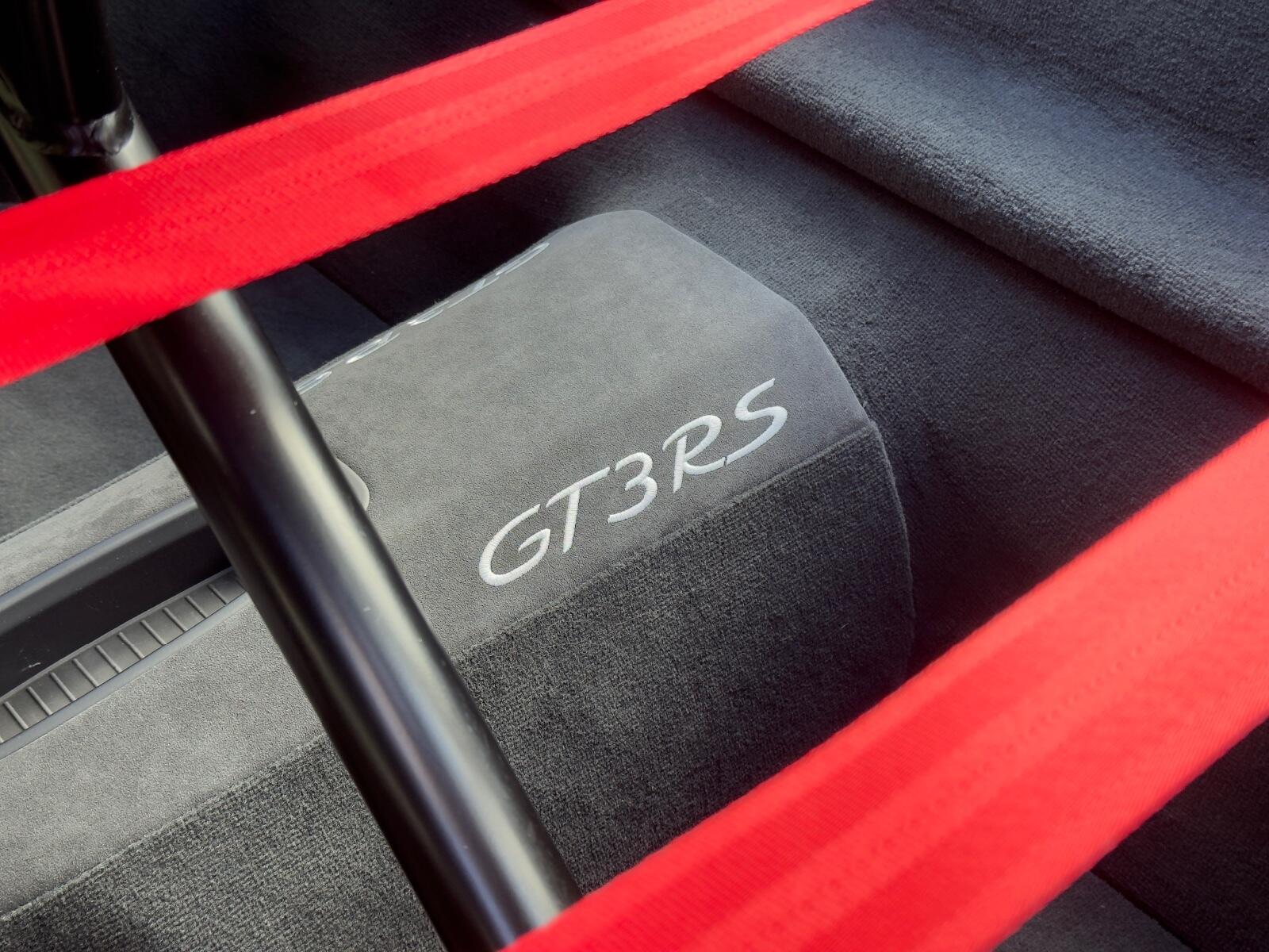 Porsche 911 view 33