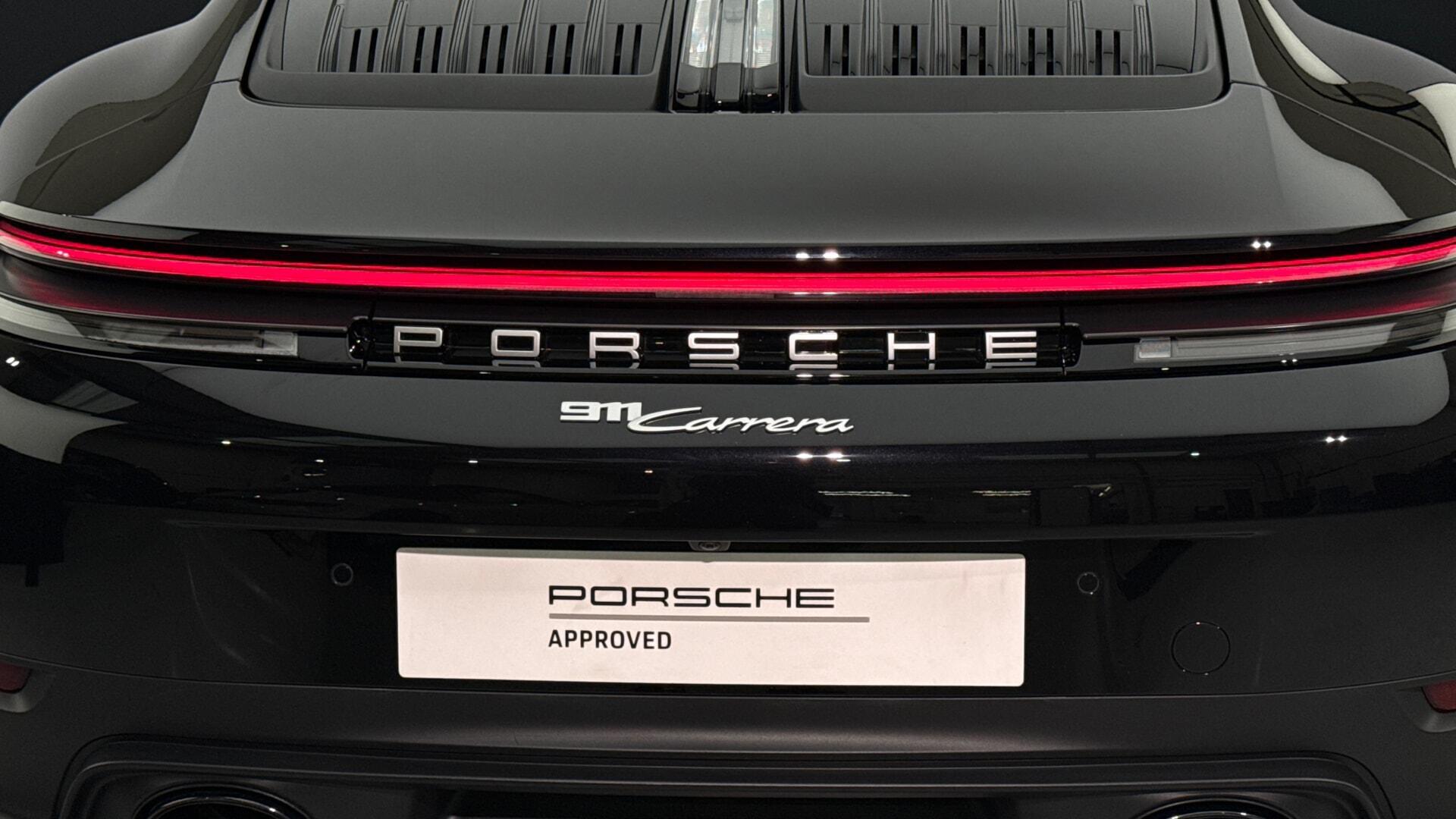 Porsche 911 view 32
