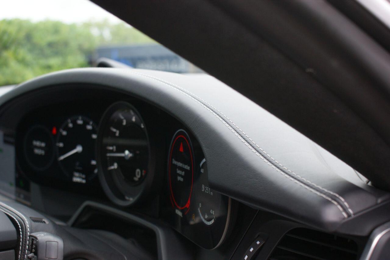Porsche 911 view 64