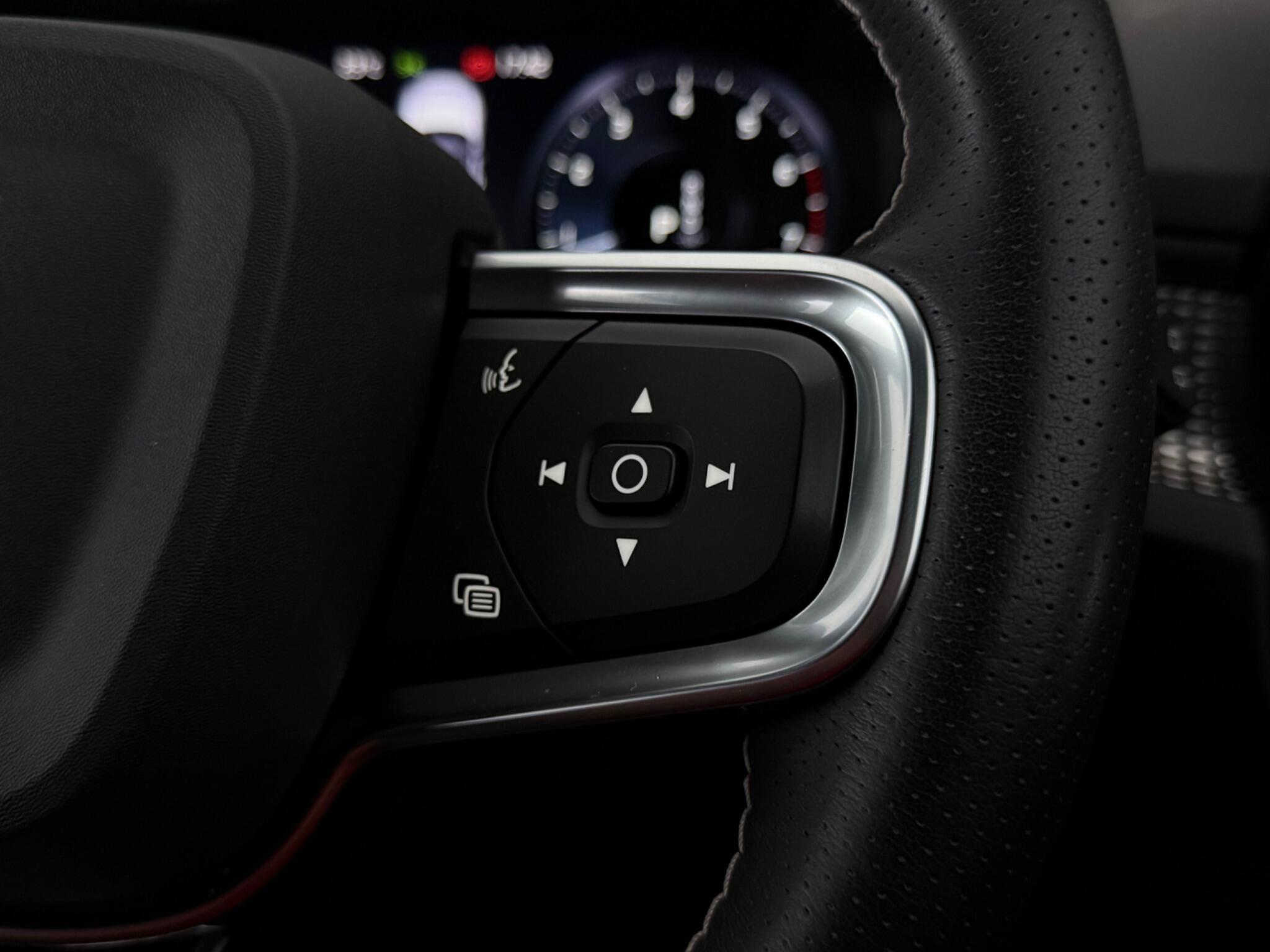 Volvo XC40 view 17