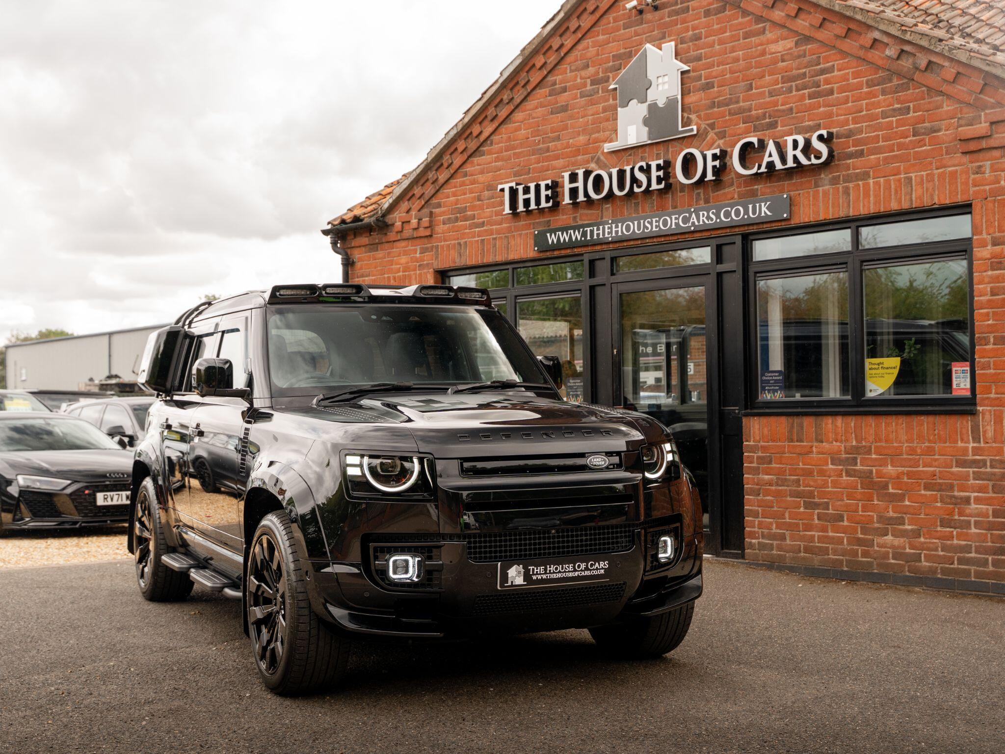 Land Rover Defender 110 view 6