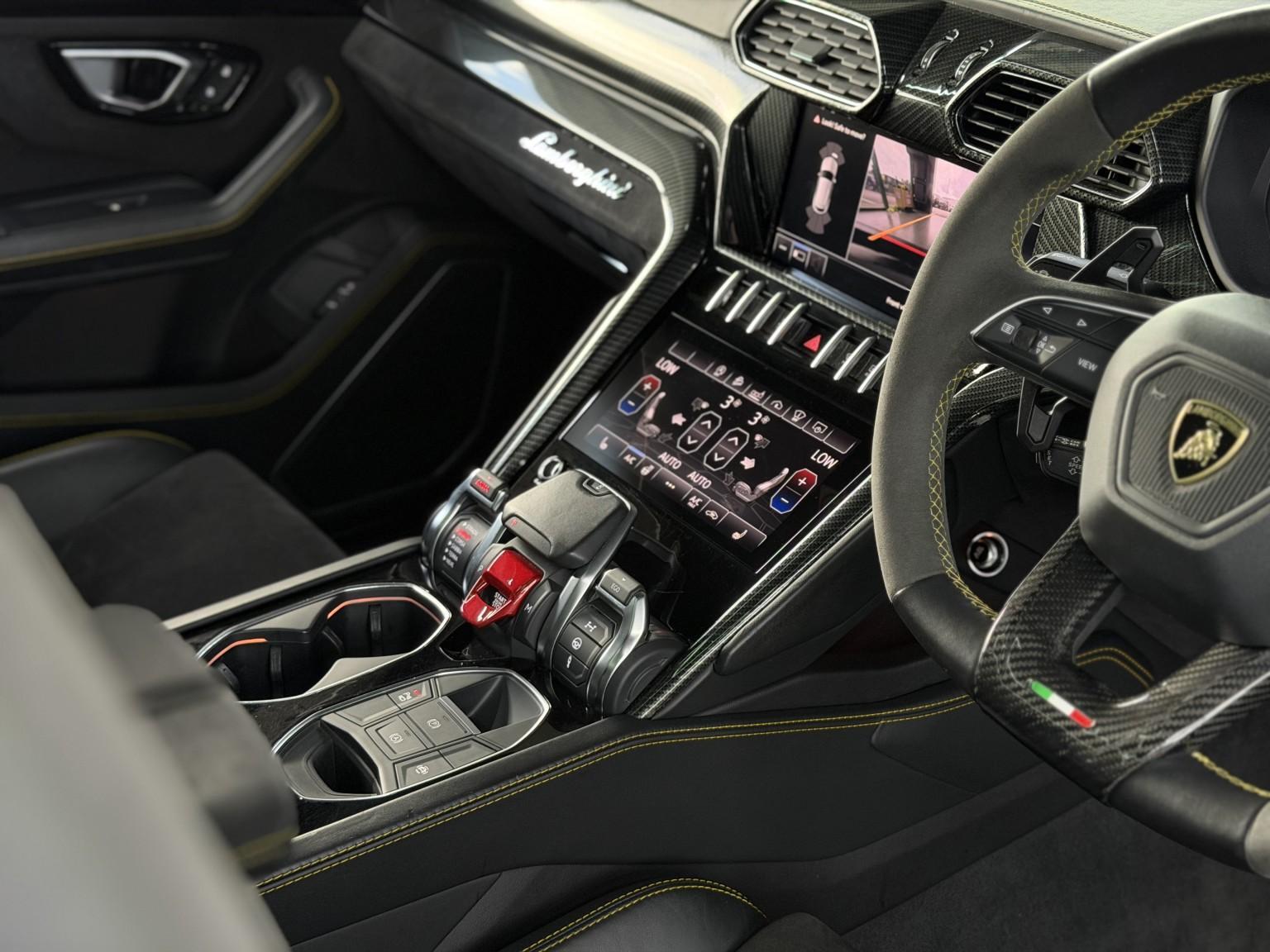 Lamborghini Urus view 40