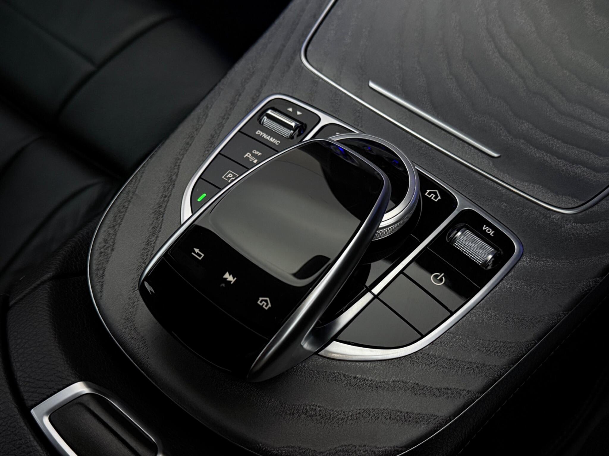 Mercedes-Benz CLS view 20