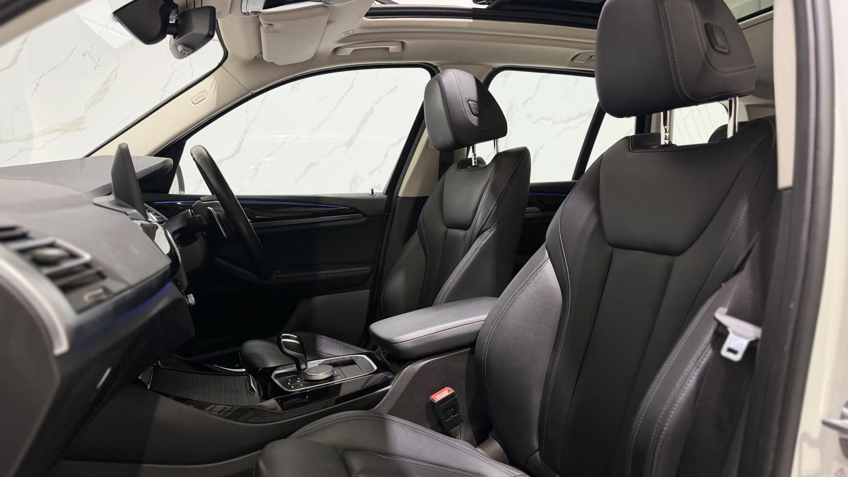 BMW X3 view 8